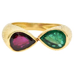 French Vintage Emerald Ruby 18 Karat Gold Mirrored Gemstone Ring