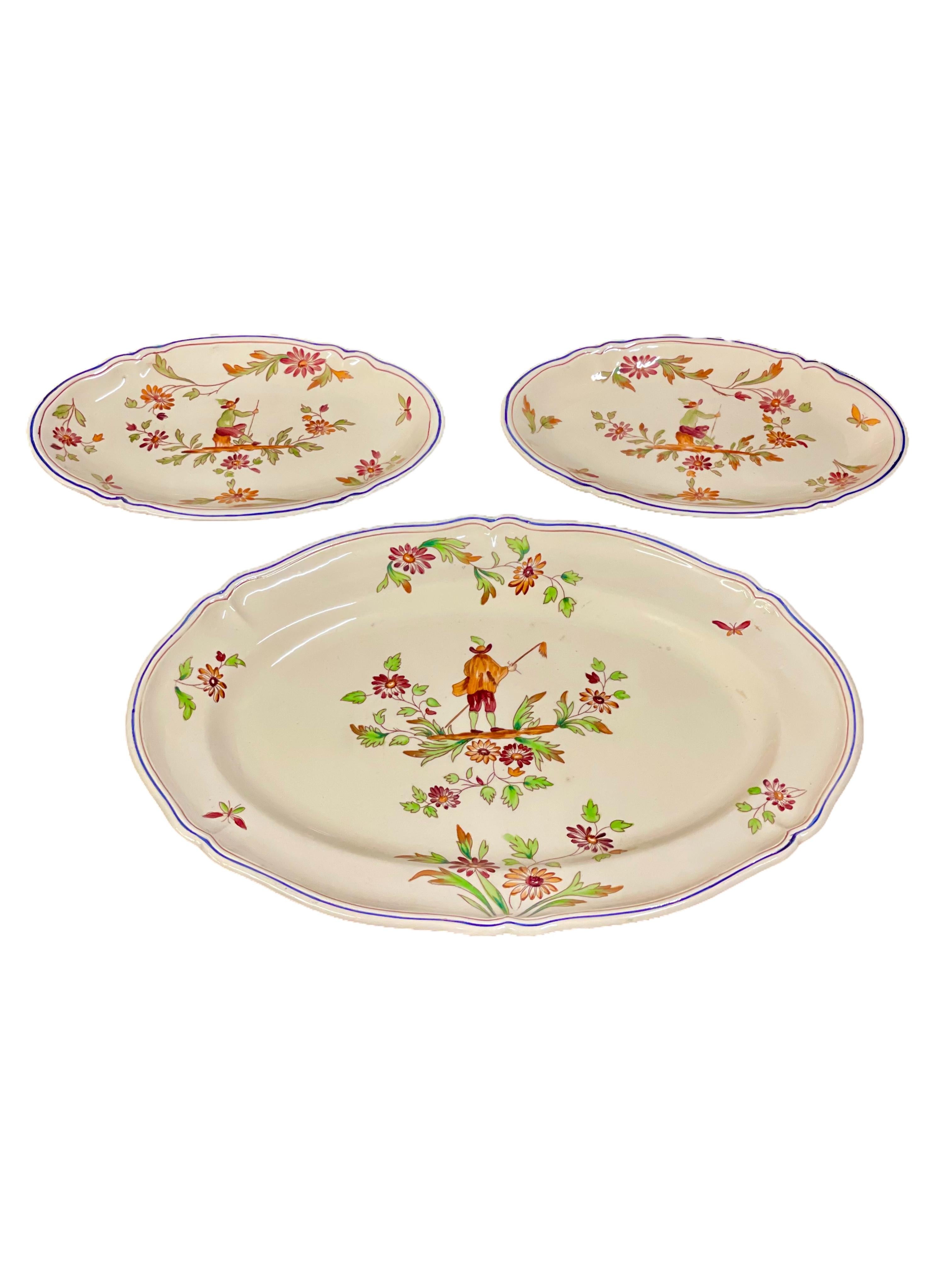 Moustiers by Longchamp French Faience Dinner Service for 12  In Good Condition For Sale In LA CIOTAT, FR