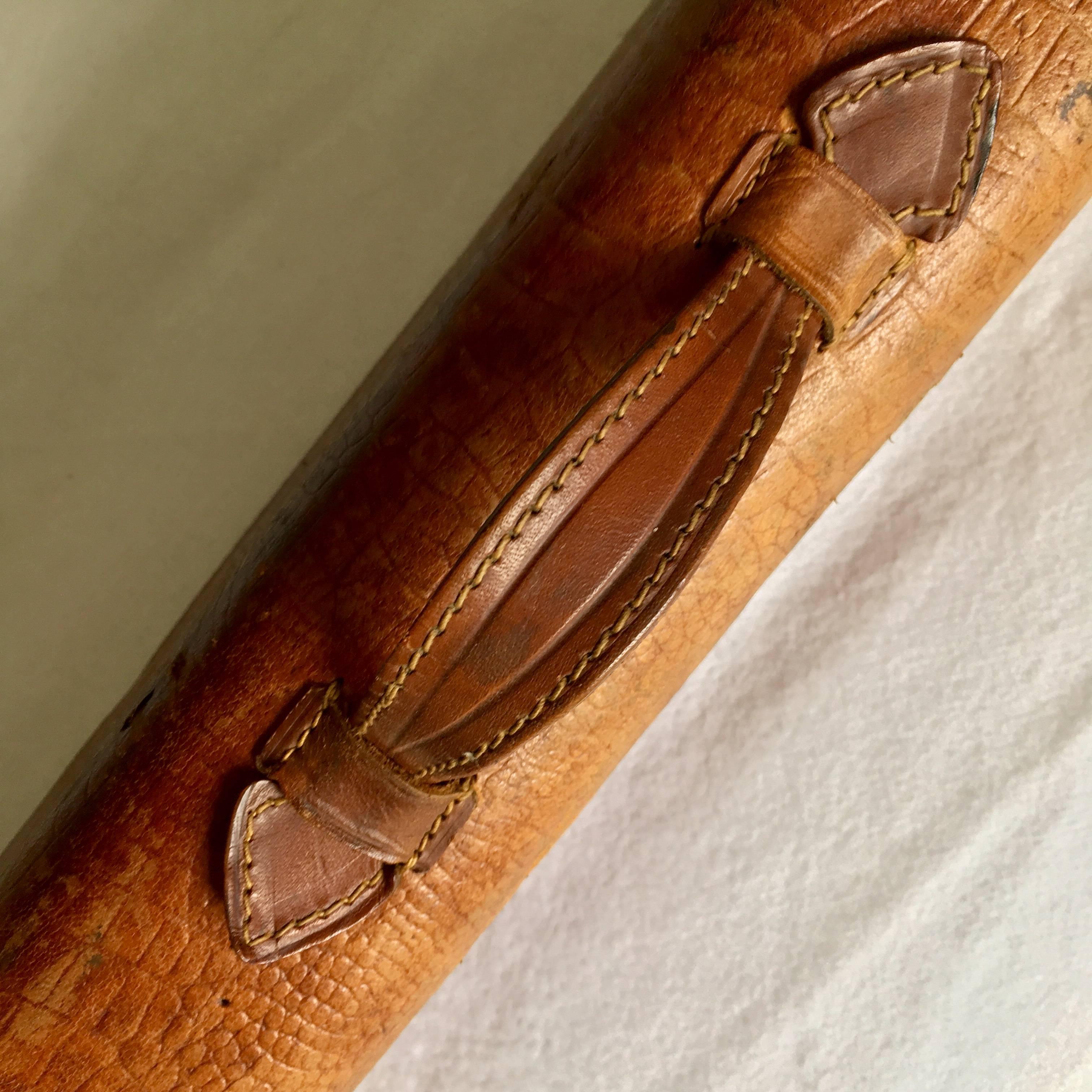 French Vintage Faux Croc Leather Leg Of Mutton Gun Case, “Manufacture Francaise” For Sale 2