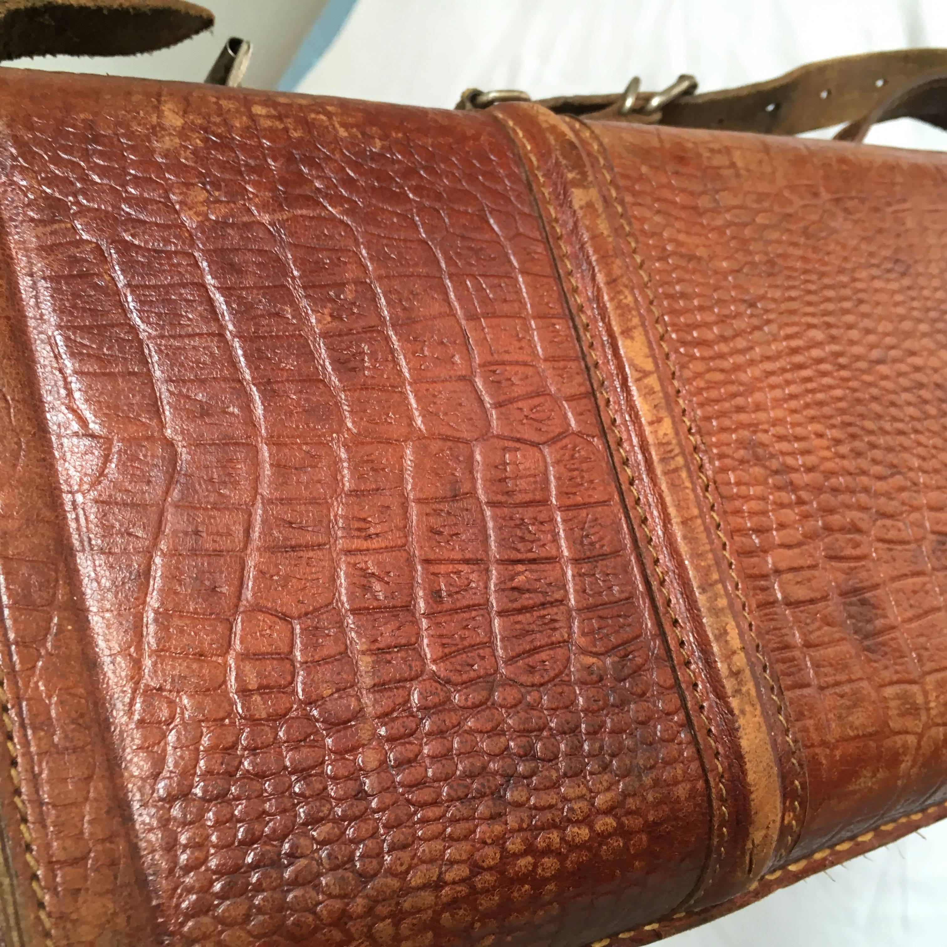 French Vintage Faux Croc Leather Leg Of Mutton Gun Case, “Manufacture Francaise” For Sale 4