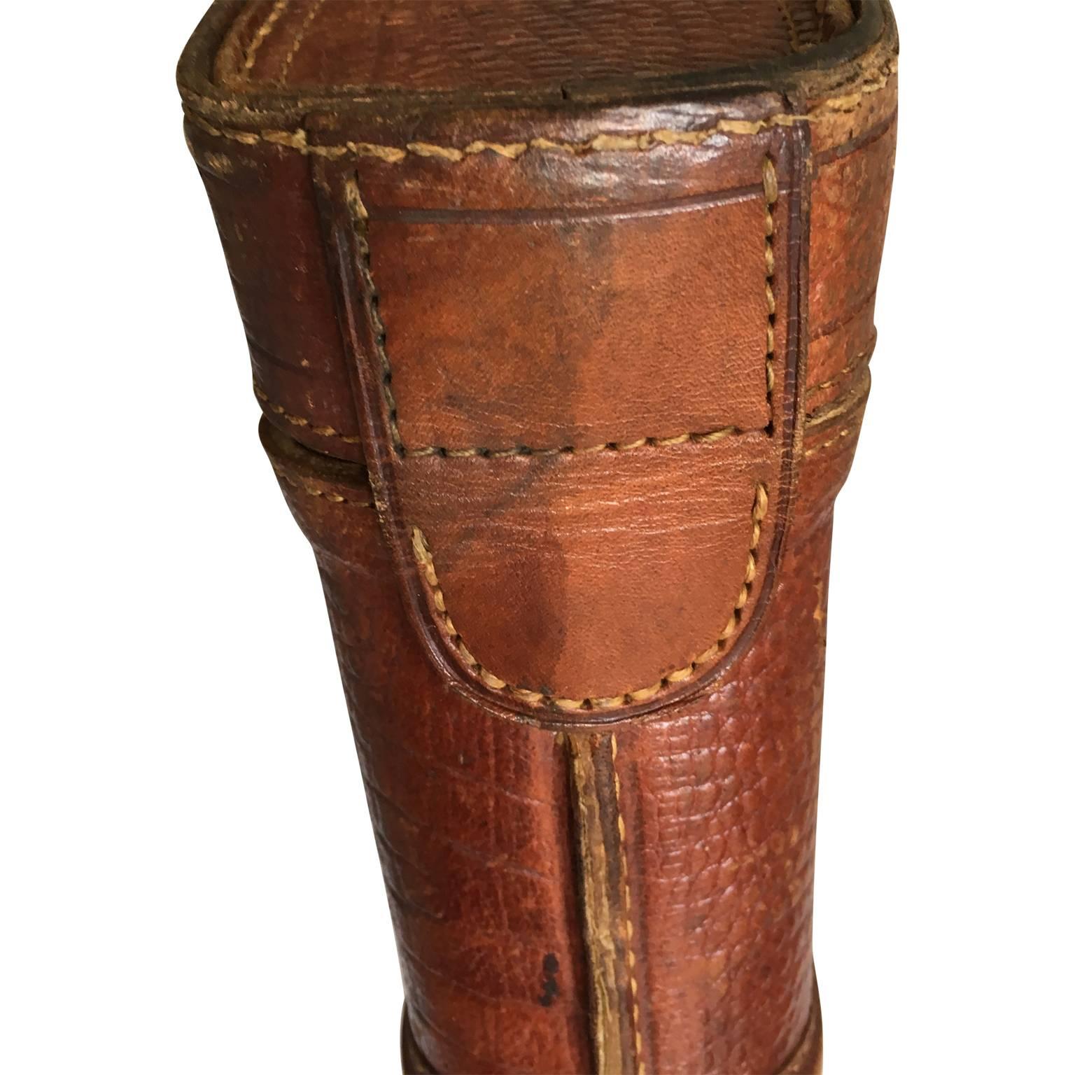 French Vintage Faux Croc Leather Leg Of Mutton Gun Case, “Manufacture Francaise” In Good Condition For Sale In Haddonfield, NJ