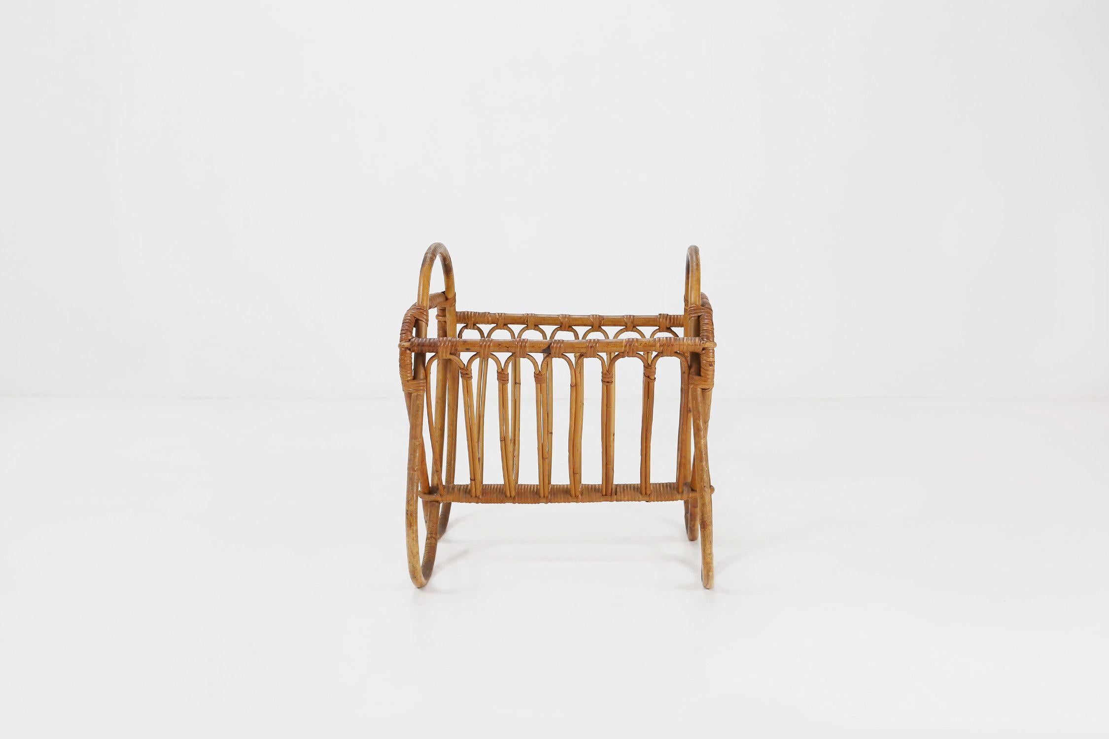 Mid-Century Modern French Vintage fifties rattan magazine rack For Sale