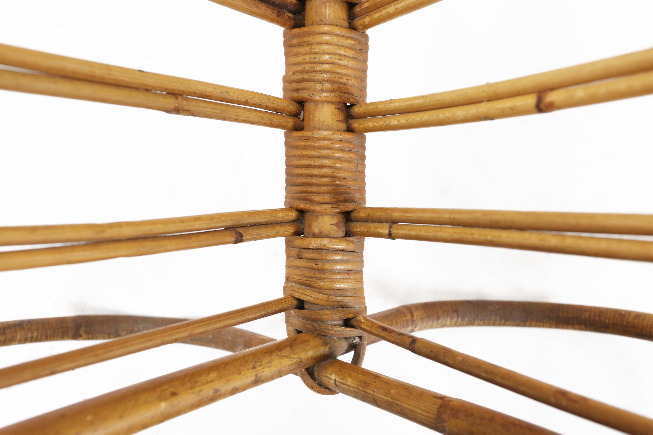 French Vintage fifties rattan magazine rack For Sale 1