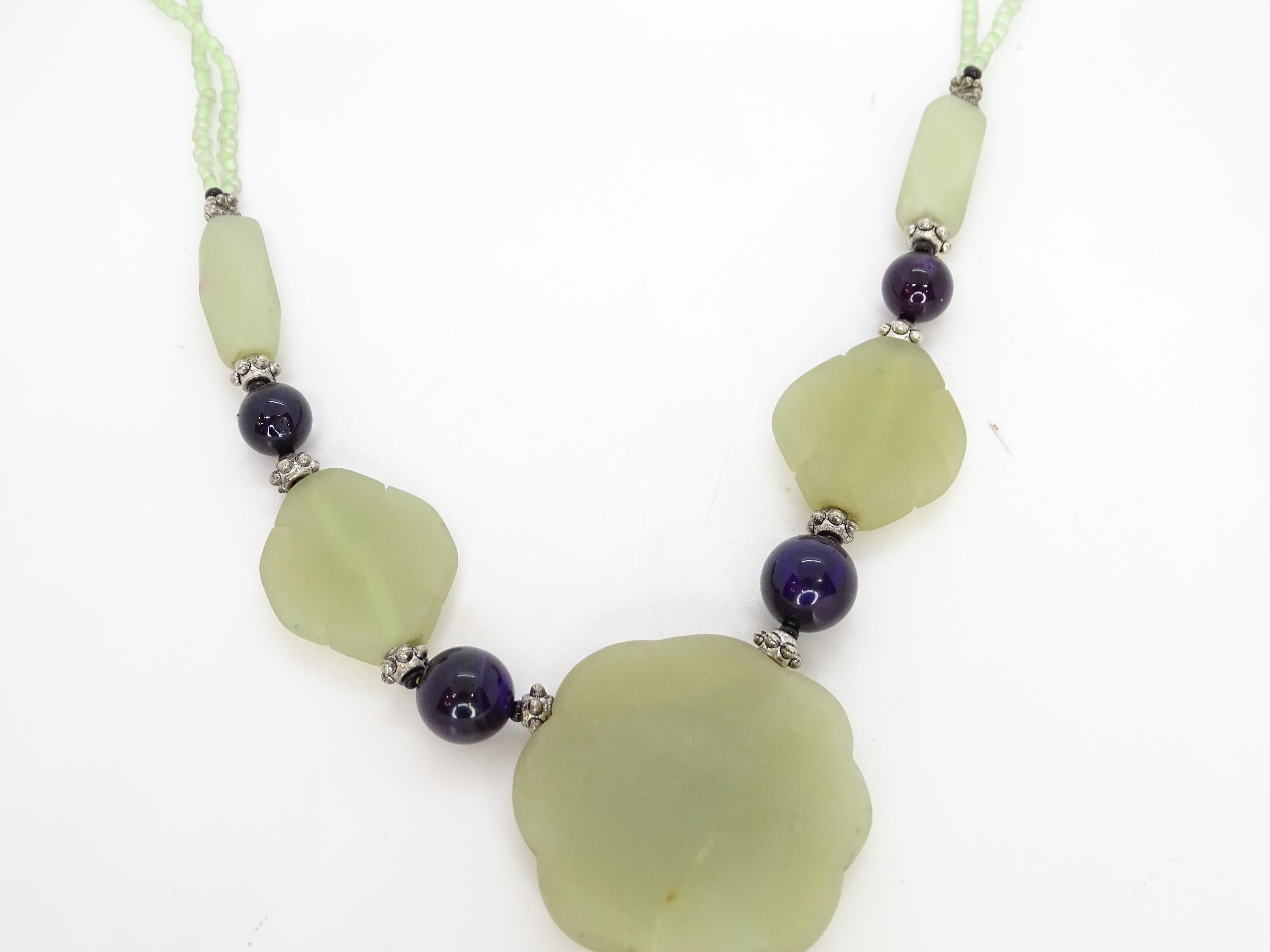 French Vintage flower necklace, green jade, glass beads and aged steel en venta 4