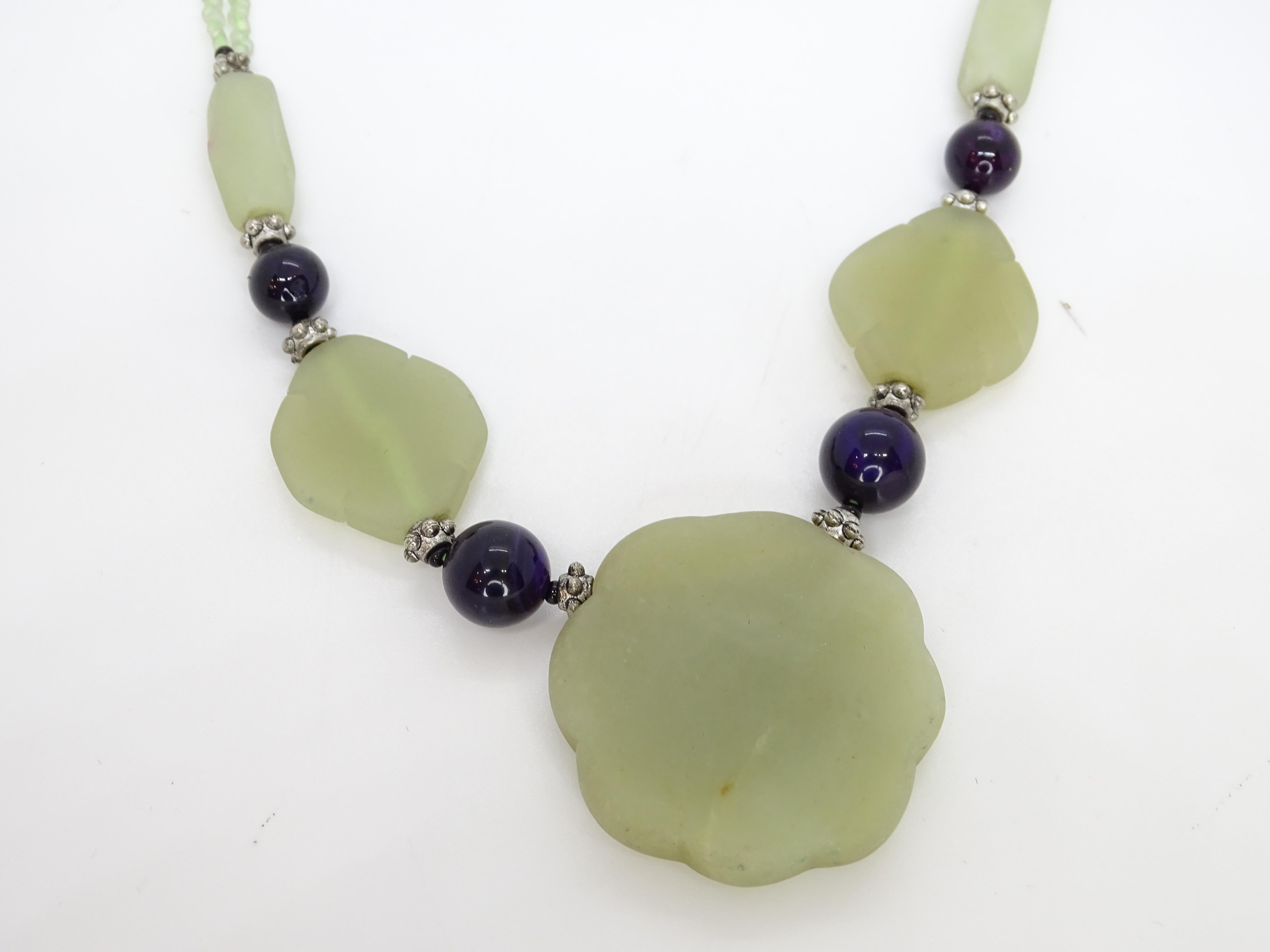 French Vintage flower necklace, green jade, glass beads and aged steel en venta 6