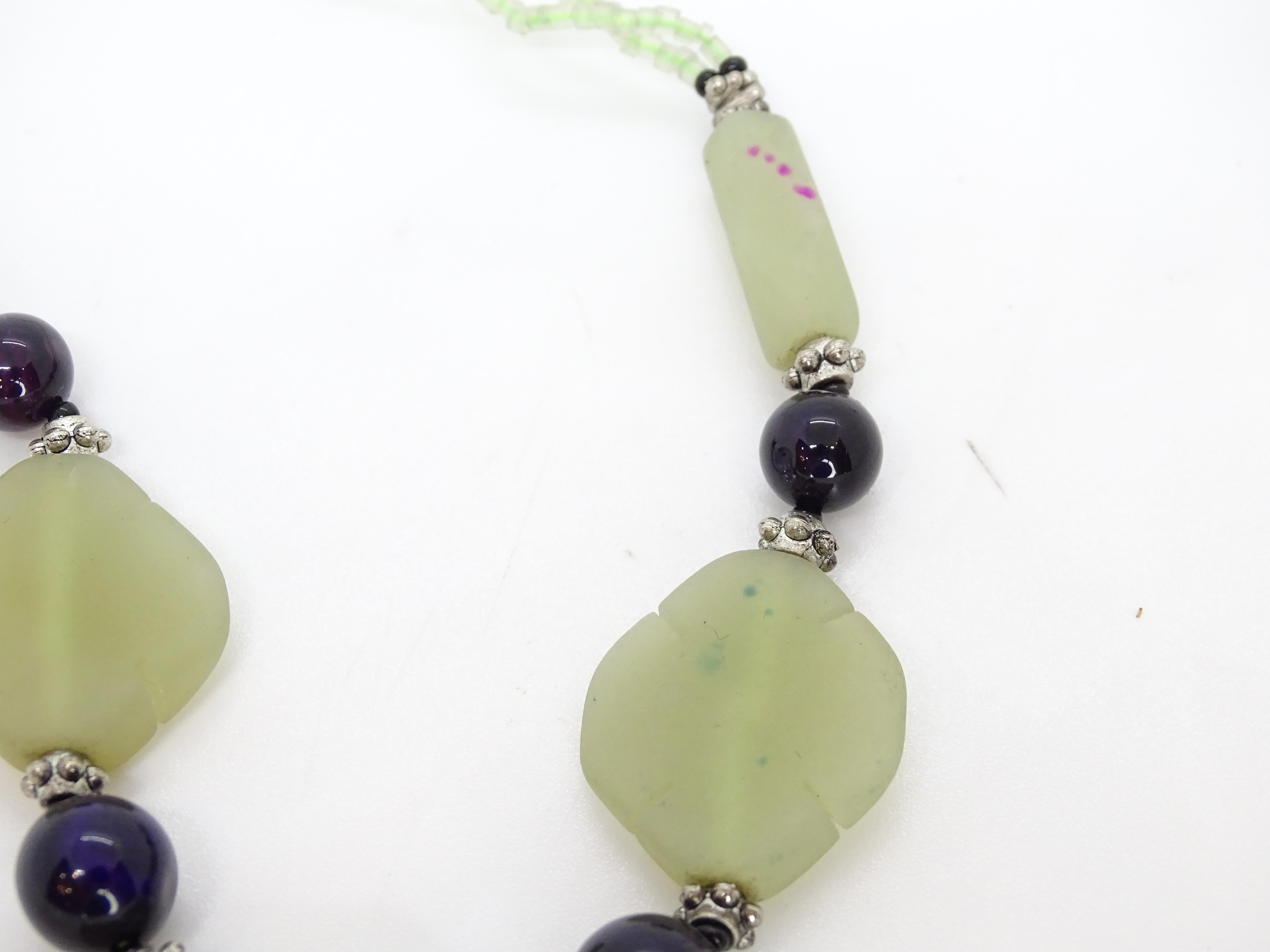 French Vintage flower necklace, green jade, glass beads and aged steel en venta 11