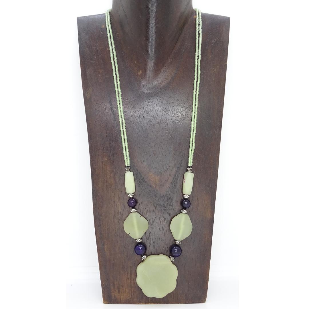 French Vintage flower necklace, green jade, glass beads and aged steel en venta 12