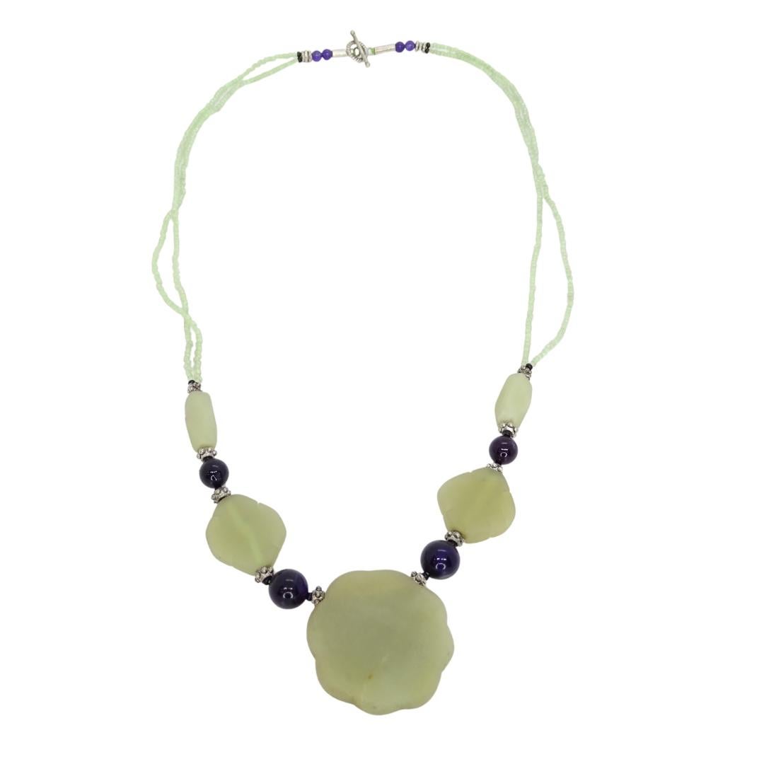 French Vintage flower necklace, green jade, glass beads and aged steel en venta 13
