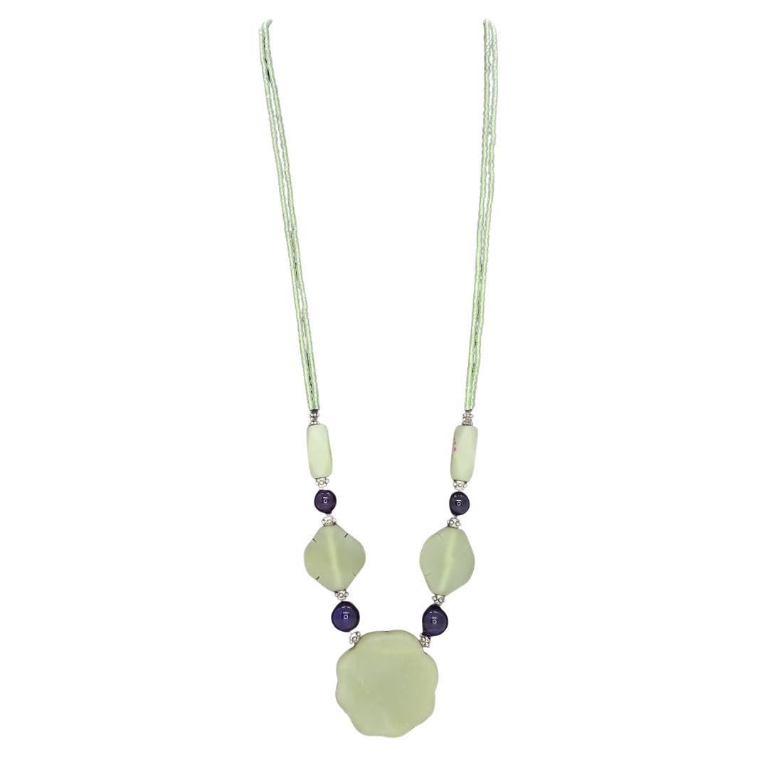 French Vintage flower necklace, green jade, glass beads and aged steel en venta