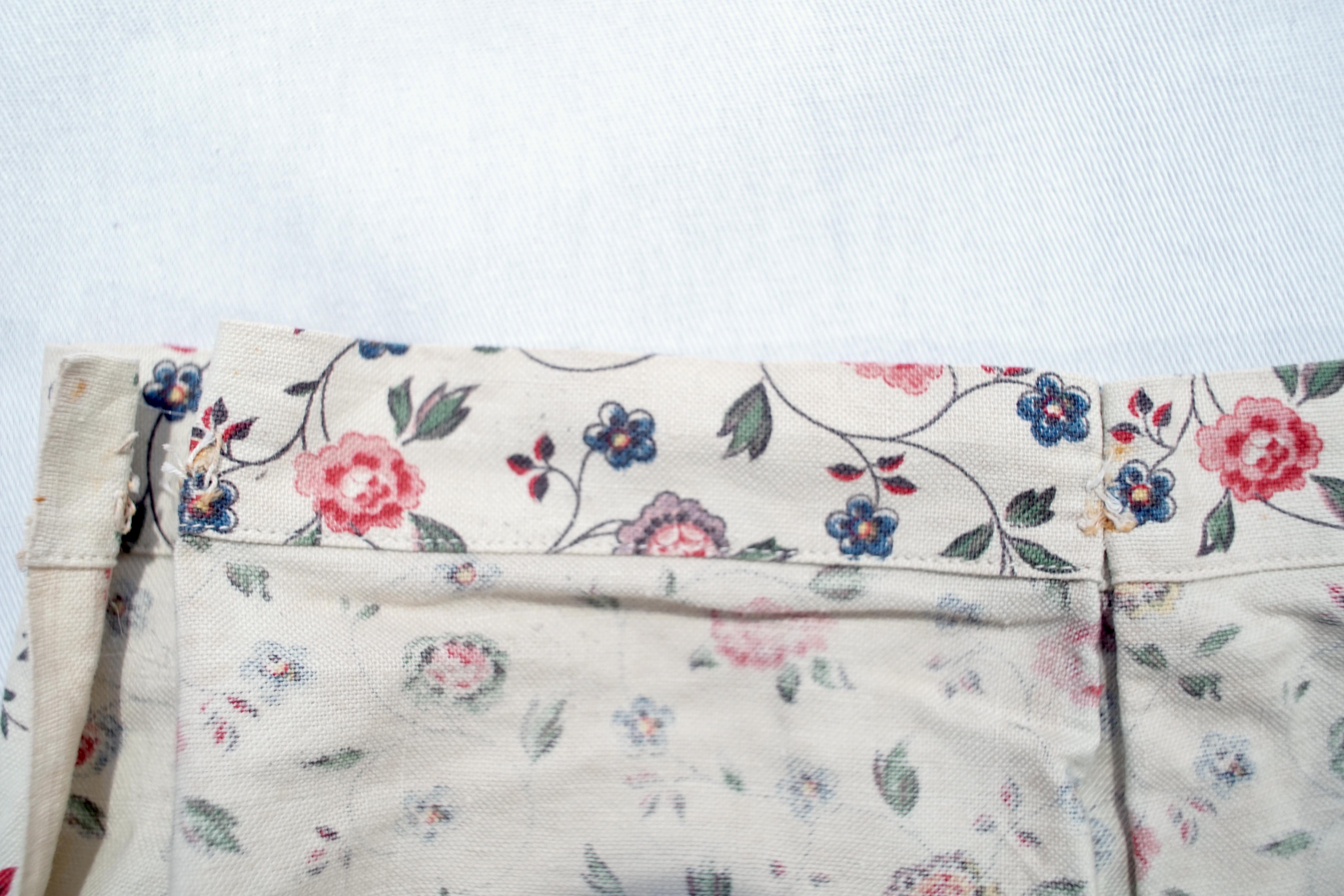 French Vintage Flower Printed Linen and Cotton Curtains For Sale 8