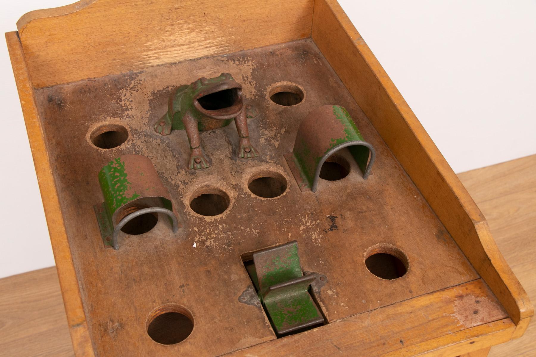 French Vintage Frog Game 'Jeux De La Grenouille' In Good Condition For Sale In Surbiton, GB