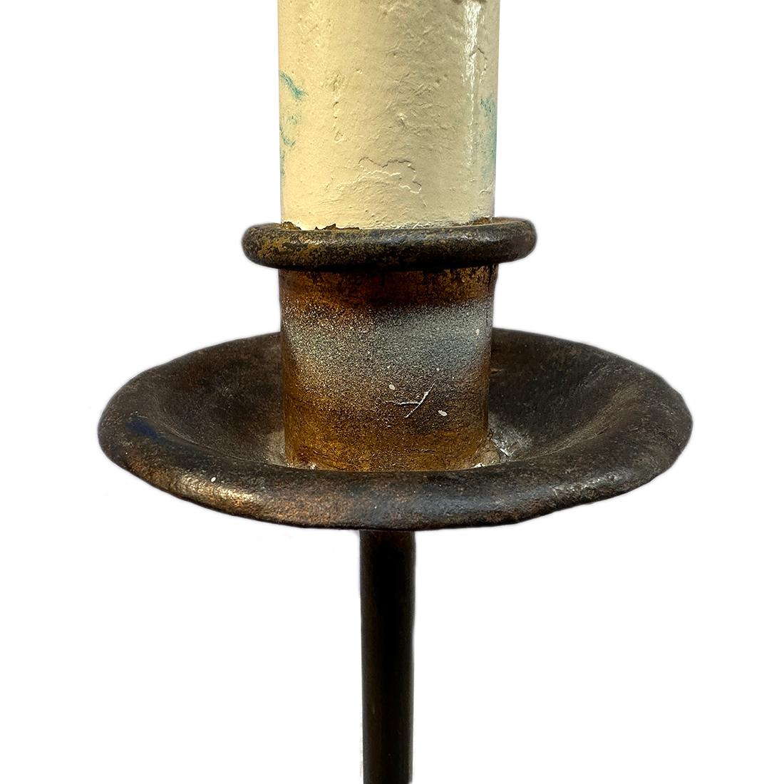 French vintage Gilt Iron Floor Lamp In Good Condition For Sale In New York, NY