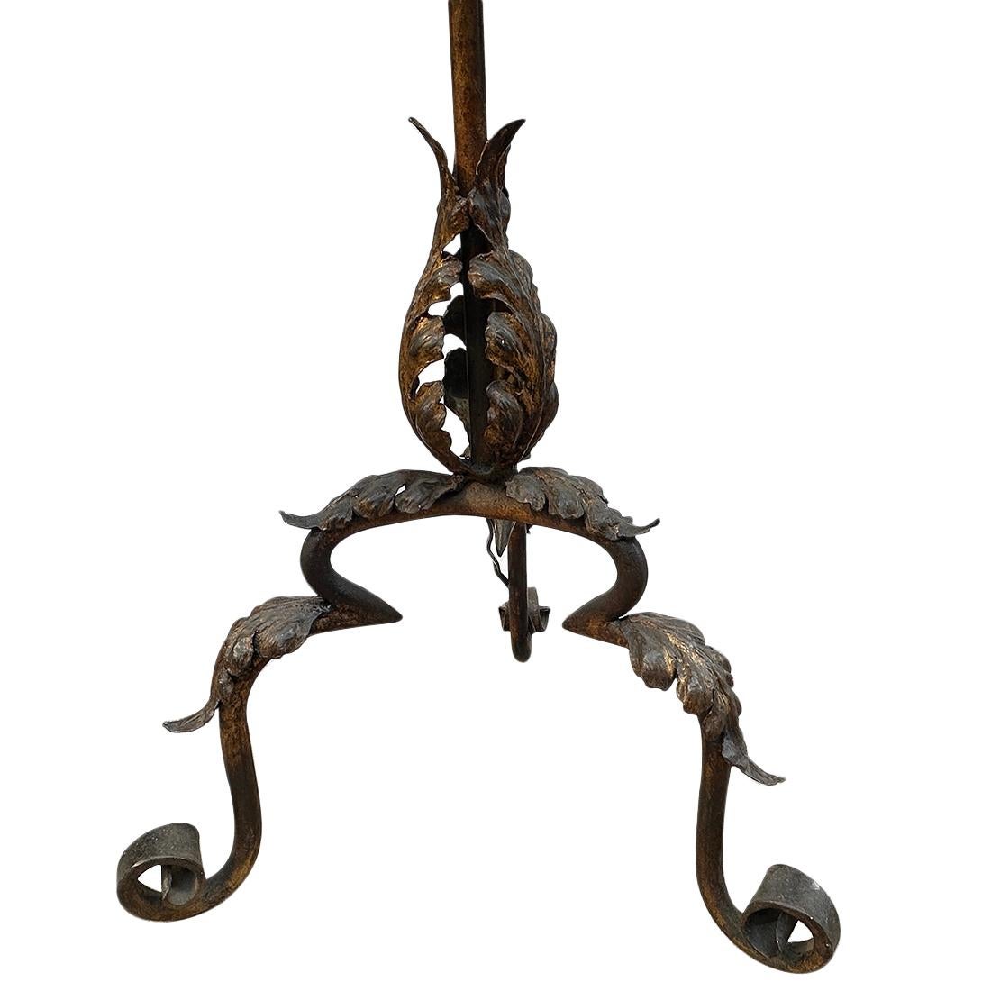 French vintage Gilt Iron Floor Lamp For Sale 1