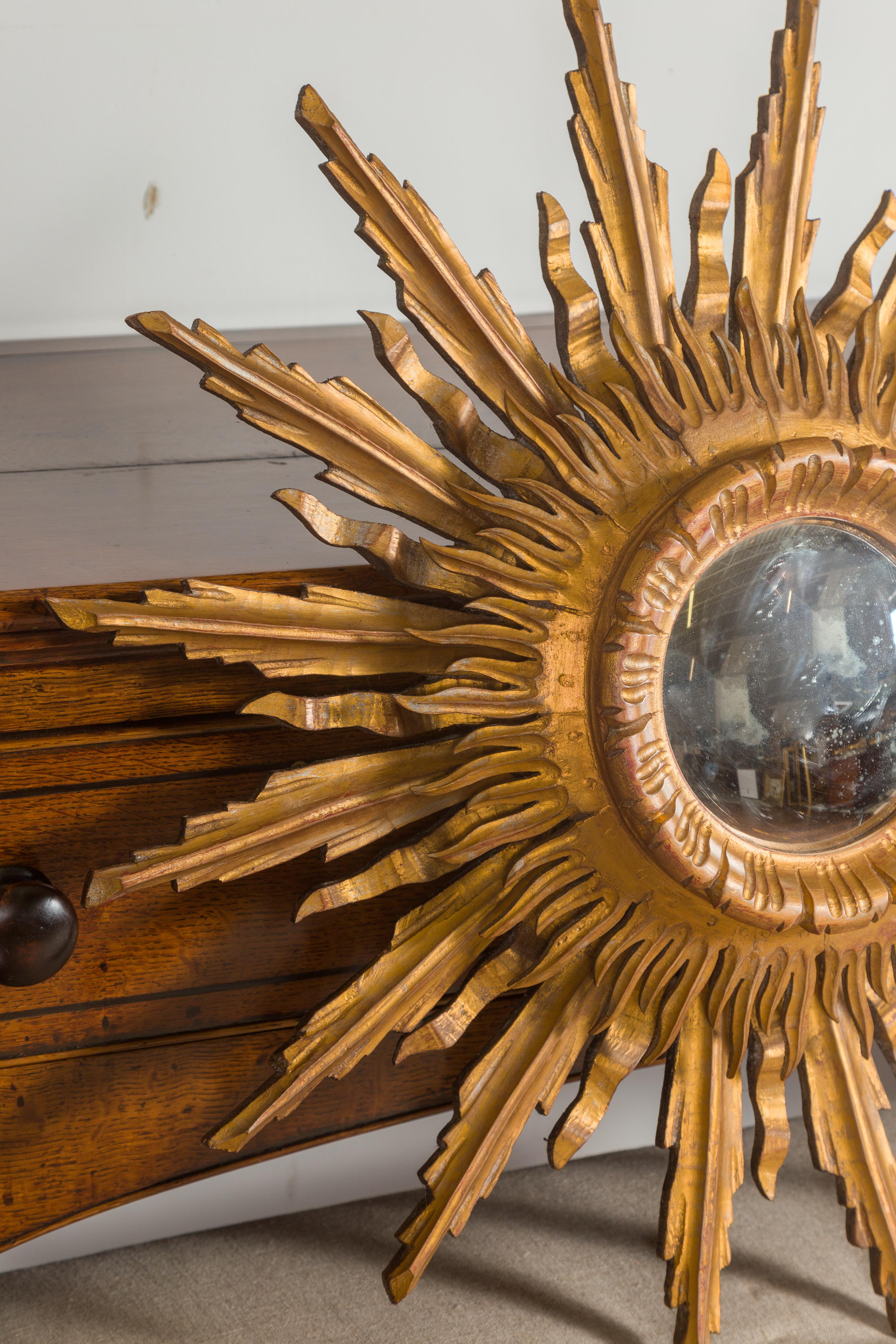 French Vintage Giltwood Midcentury Convex Sunburst Mirror with Wavy Rays In Good Condition In Atlanta, GA