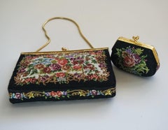Ensemble de pochettes et porte-monnaie en gobelin:: circa 1920