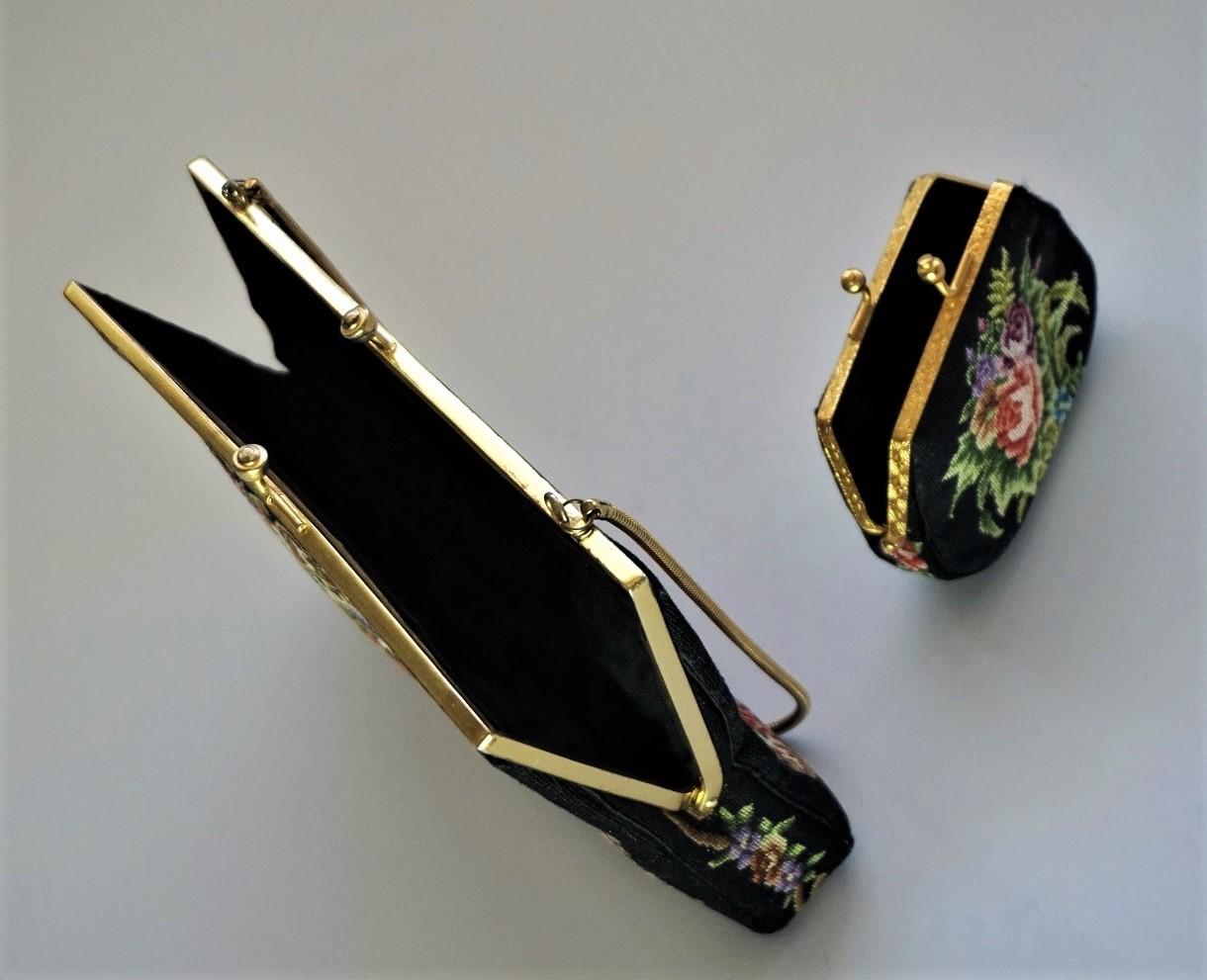 Français Ensemble de pochettes et porte-monnaie en gobelin:: circa 1920 en vente