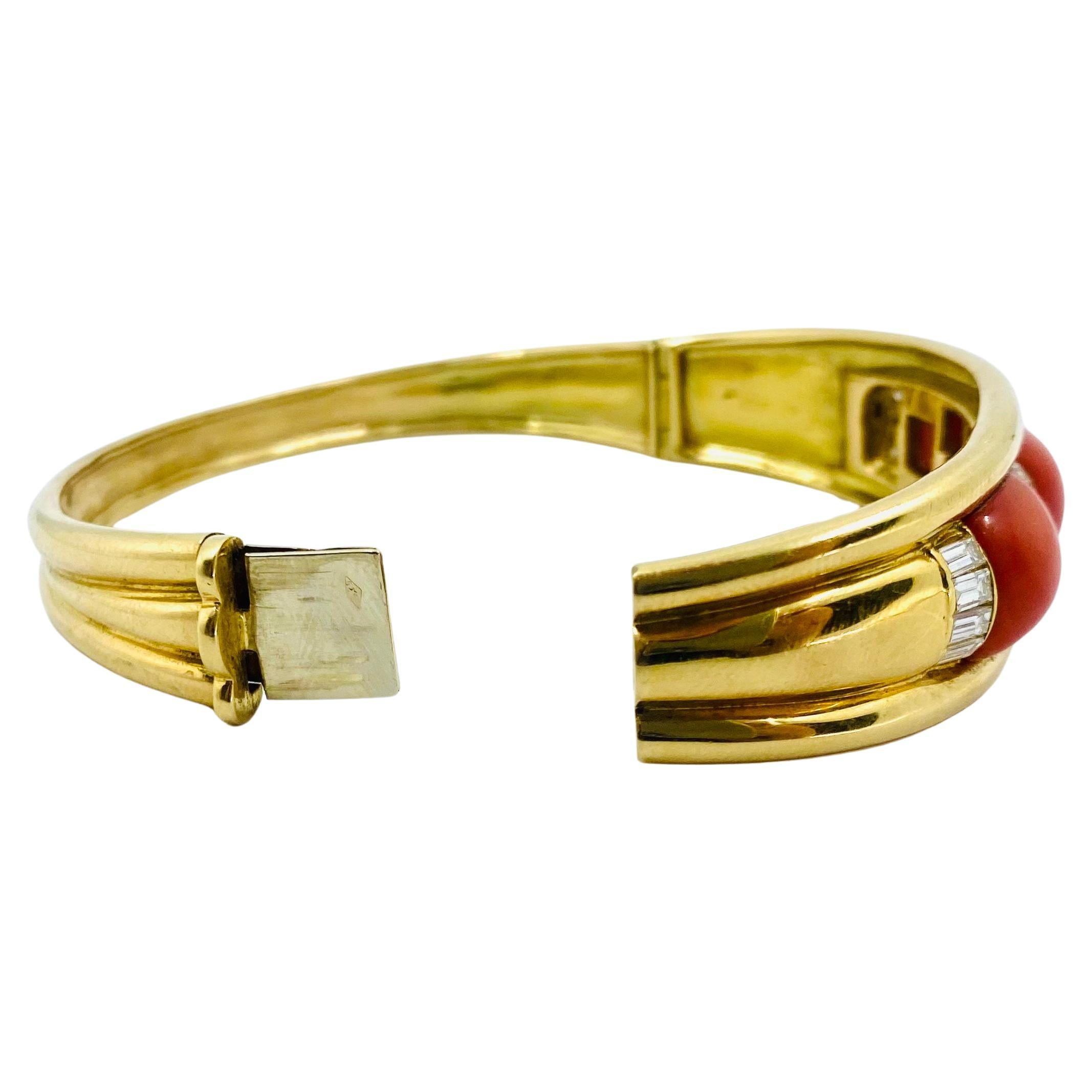Bracelet jonc vintage français en or, corail et diamants en vente 3
