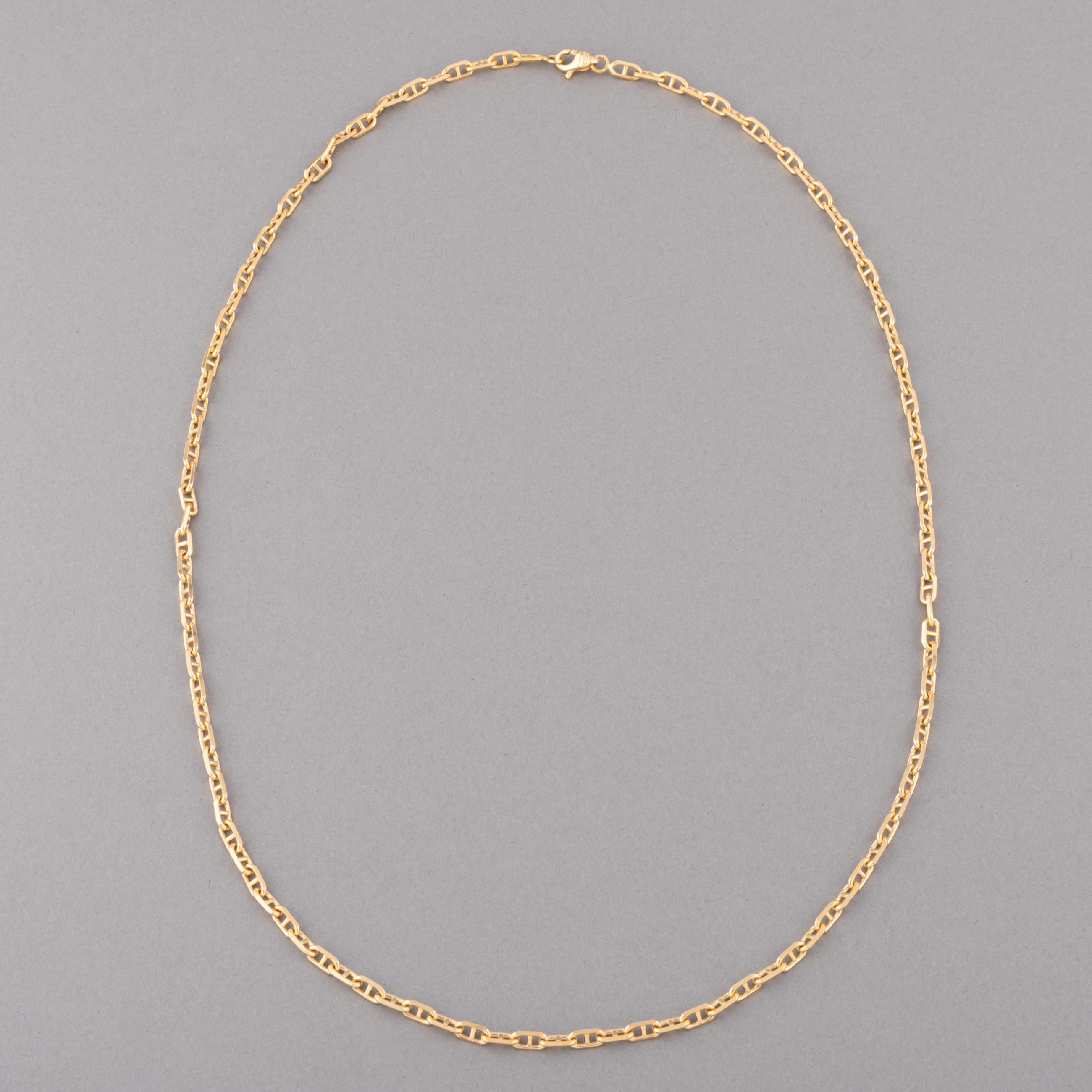 A lovely vintage chain, french made.
Navy mesh, 56 cm length. French hallmark for gold 18k: the eagle head.
3mm width for the chain.
Total weight: 18.40 grams