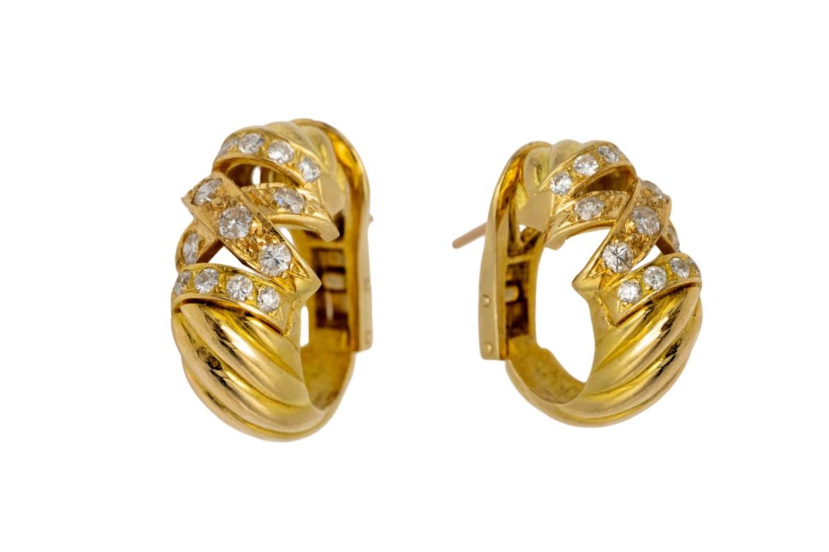 French vintage gold earrings with diamonds, circa 1960s. For Sale