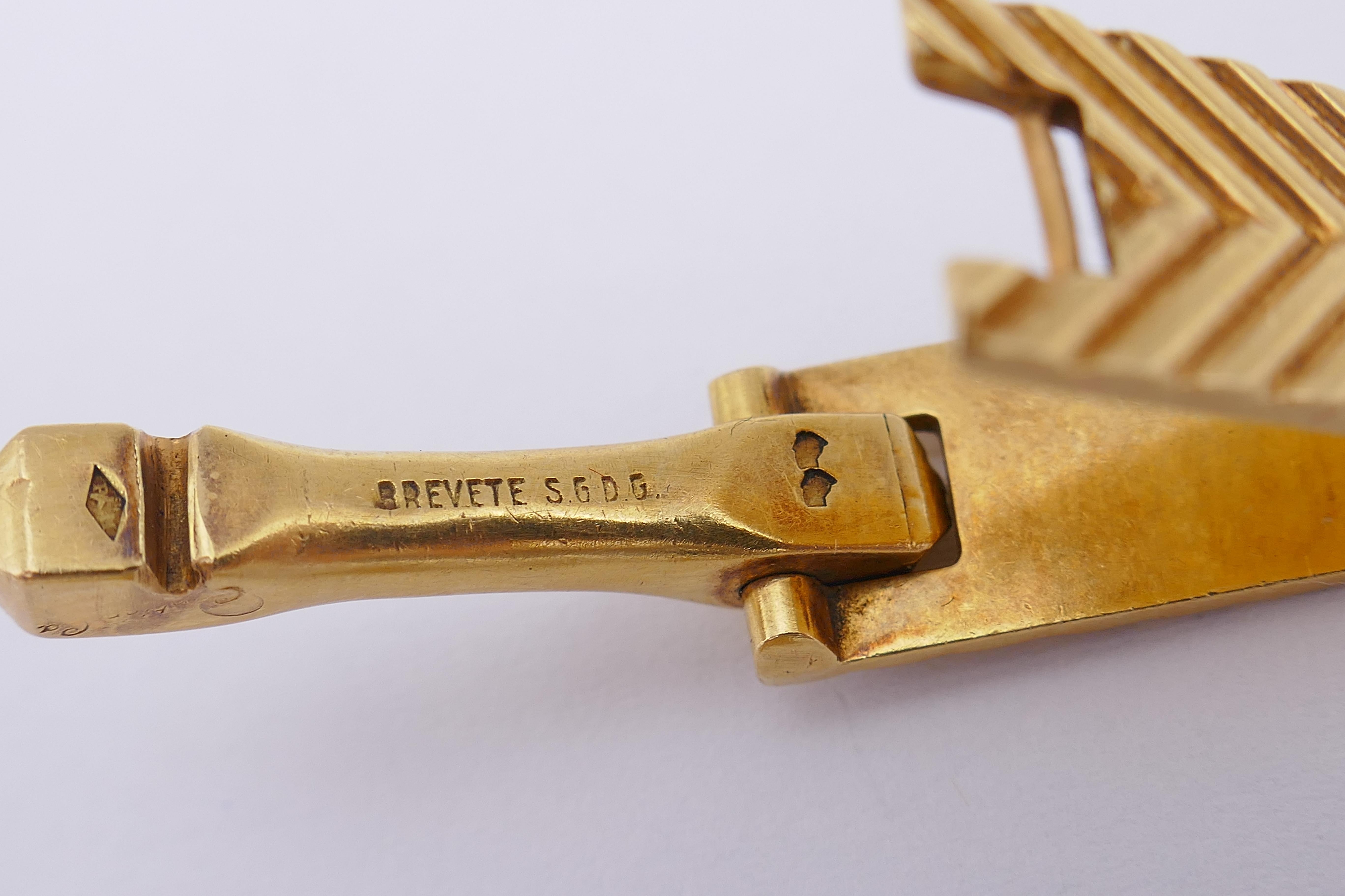 Women's or Men's French Vintage Gold Herringbone Breveté SGDG Cufflinks For Sale