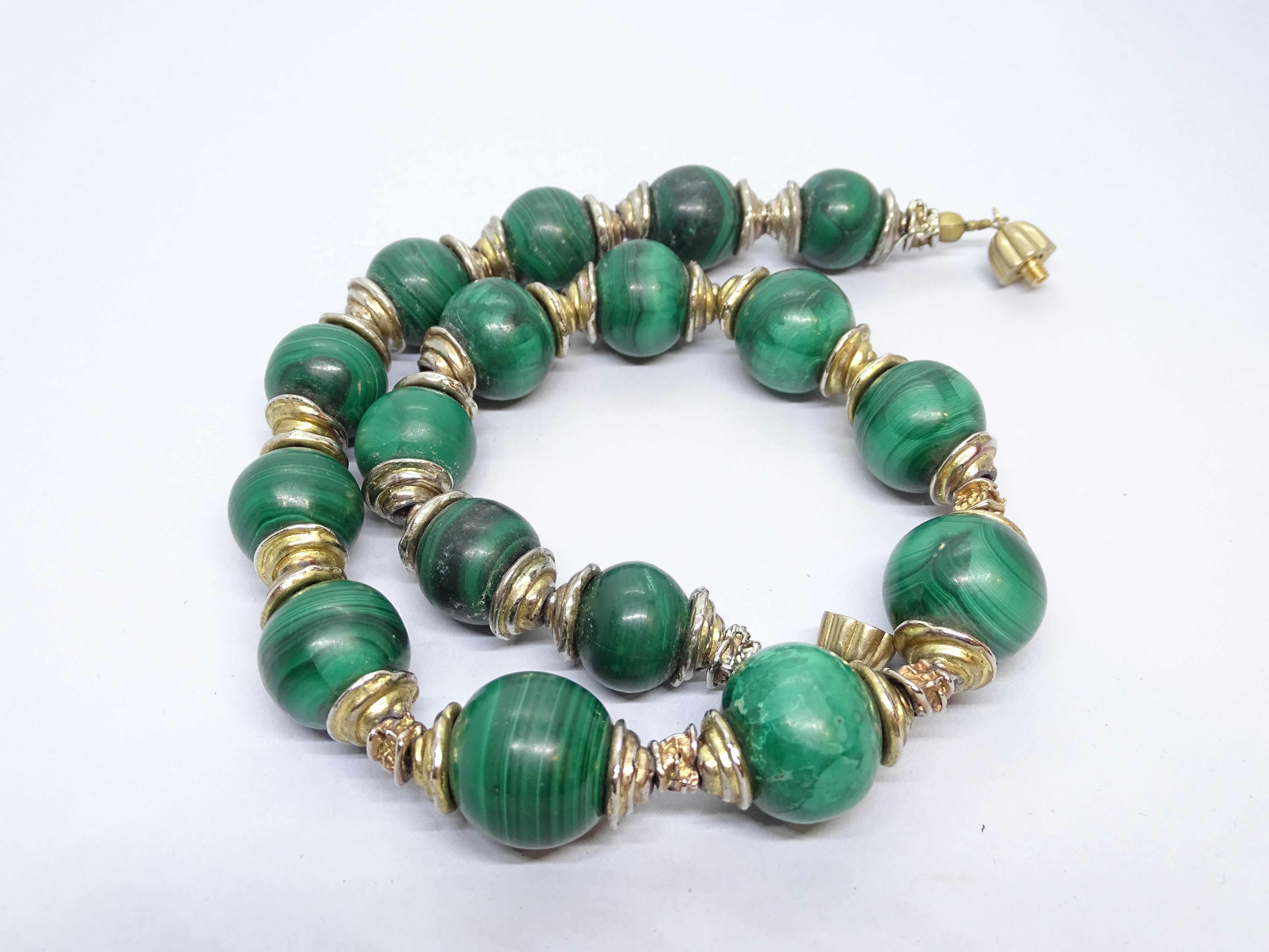 Französisch  Grüne Vintage-Halskette mit Malachitkugeln  Set aus Gild-Metall 4