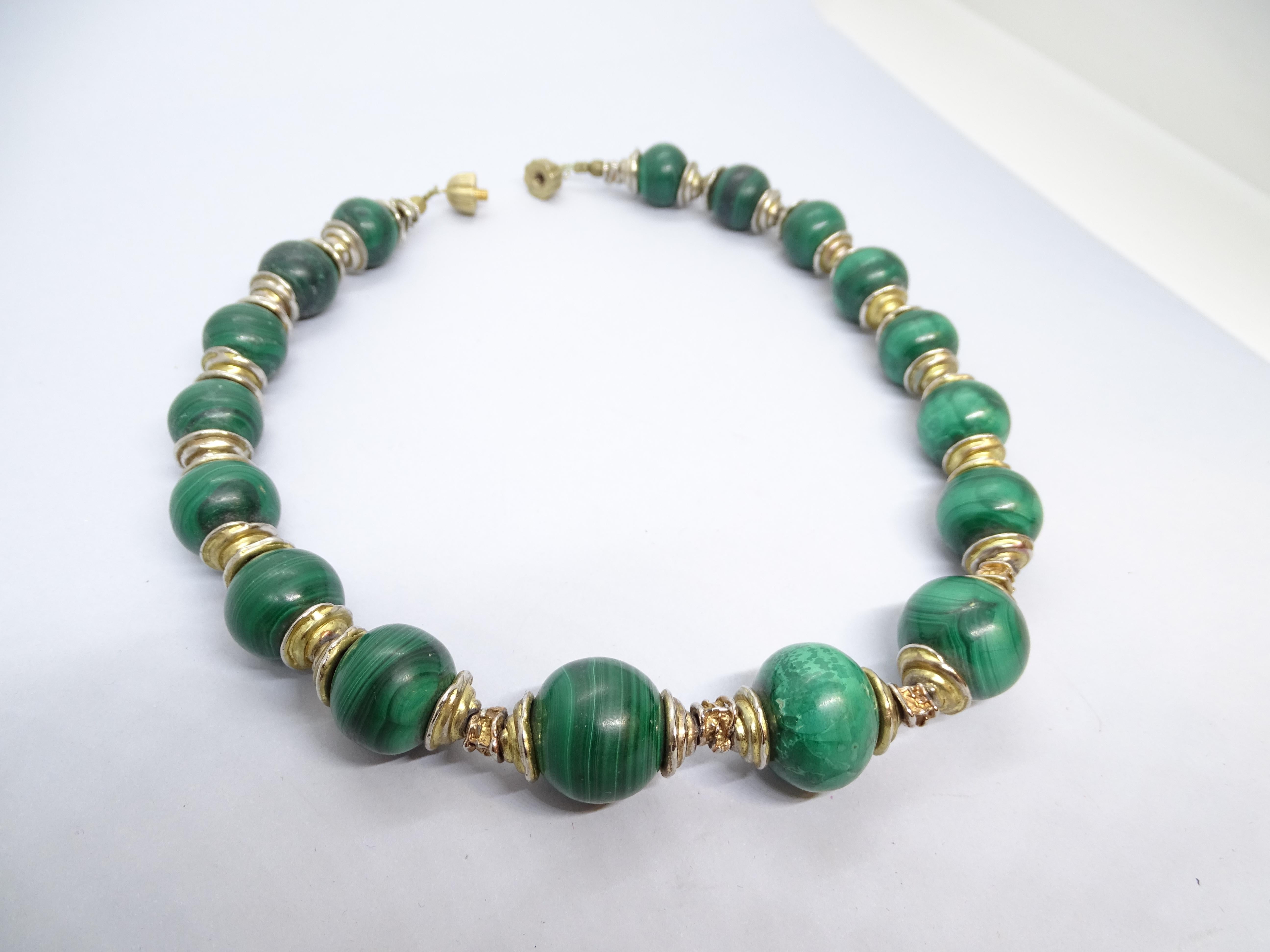 Französisch  Grüne Vintage-Halskette mit Malachitkugeln  Set aus Gild-Metall 5