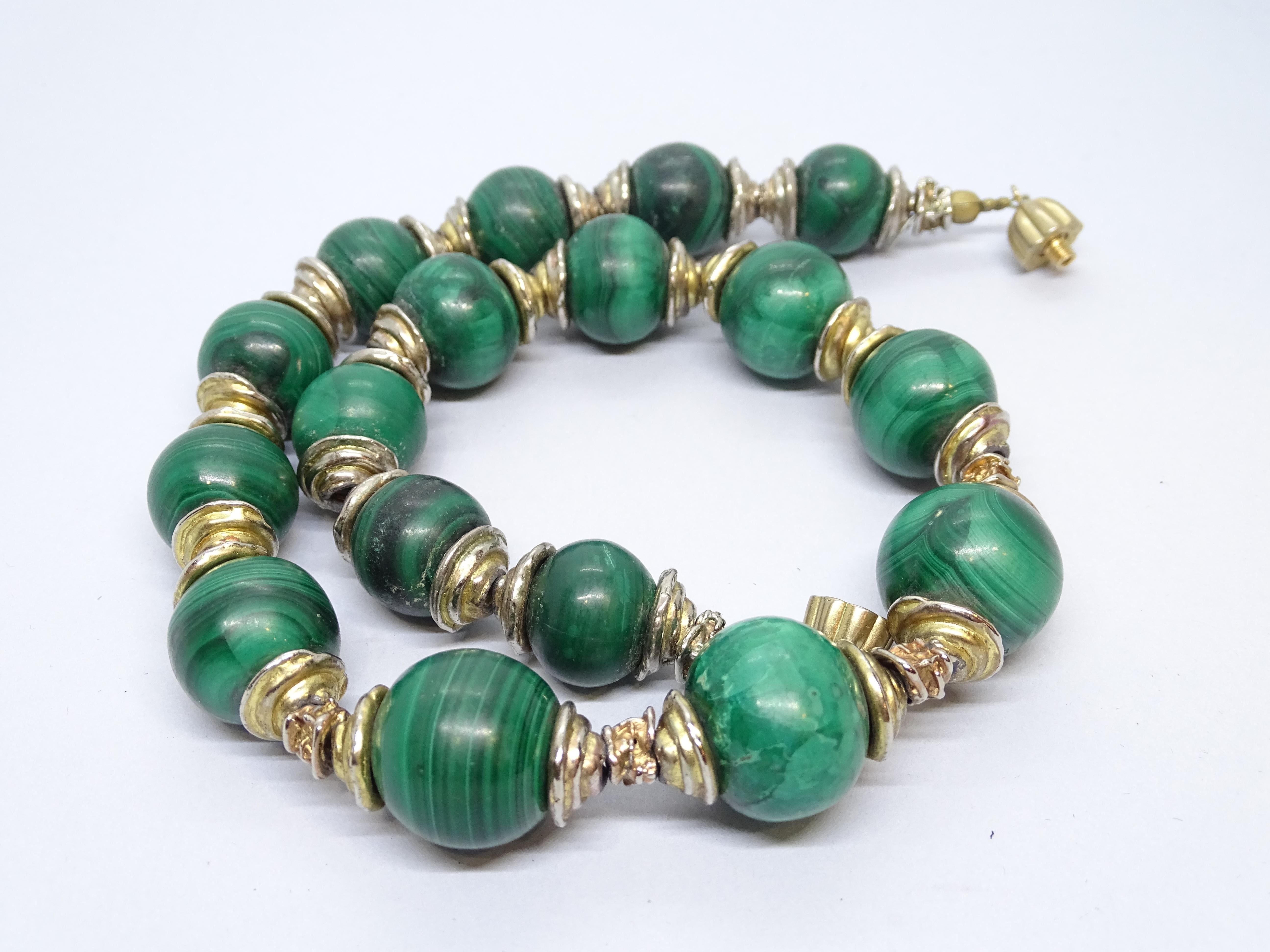 Französisch  Grüne Vintage-Halskette mit Malachitkugeln  Set aus Gild-Metall 8