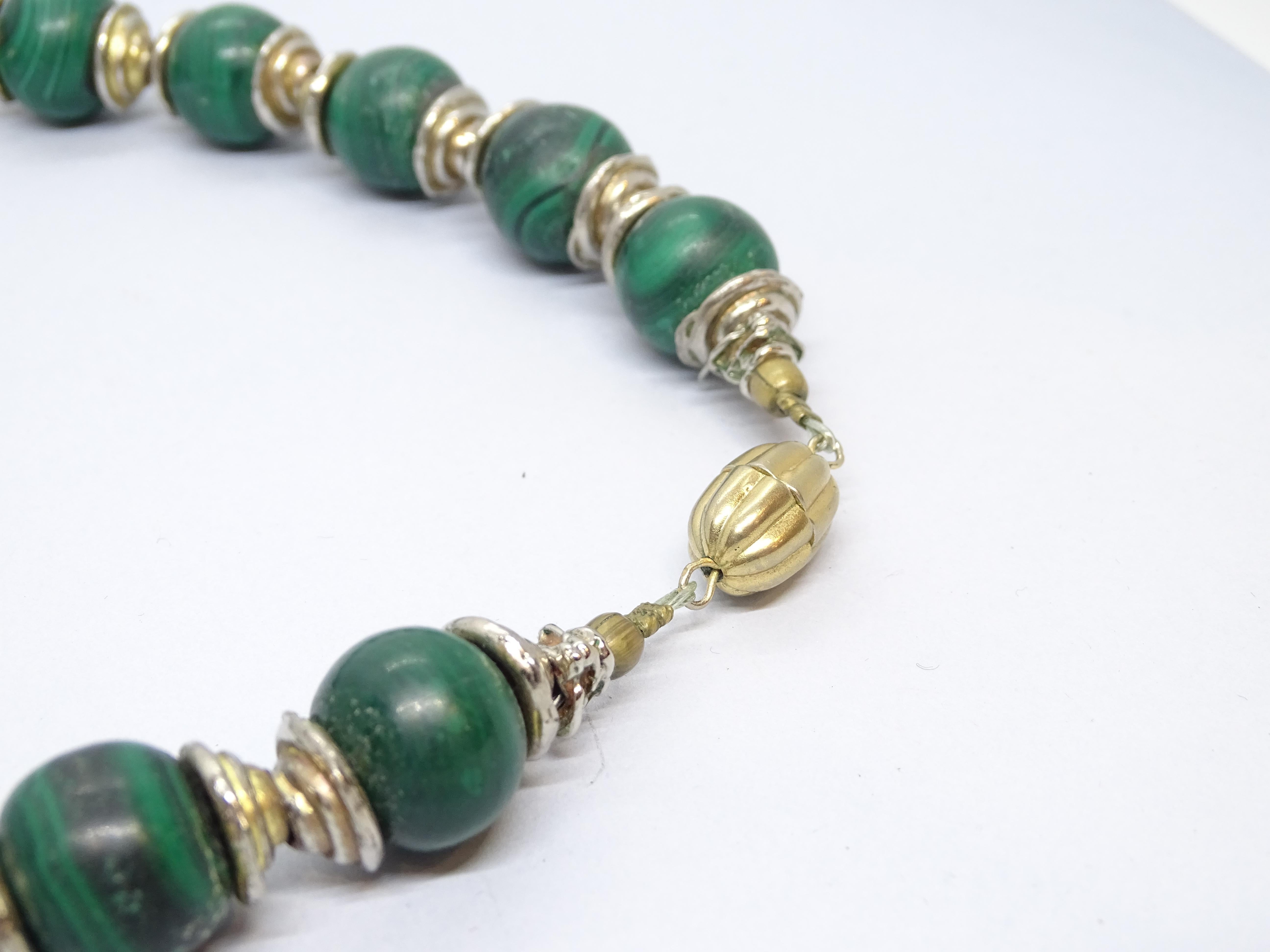 French  Vintage Green necklace with malachite balls  set in gild-metal In Good Condition For Sale In VALLADOLID, ES