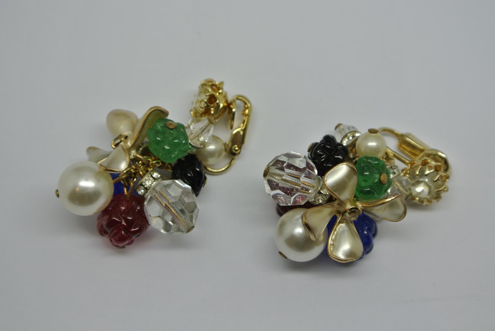 French Vintage Gripoix Poured Flower Glass Drop Earrings In Good Condition For Sale In Yuting Ren, GB