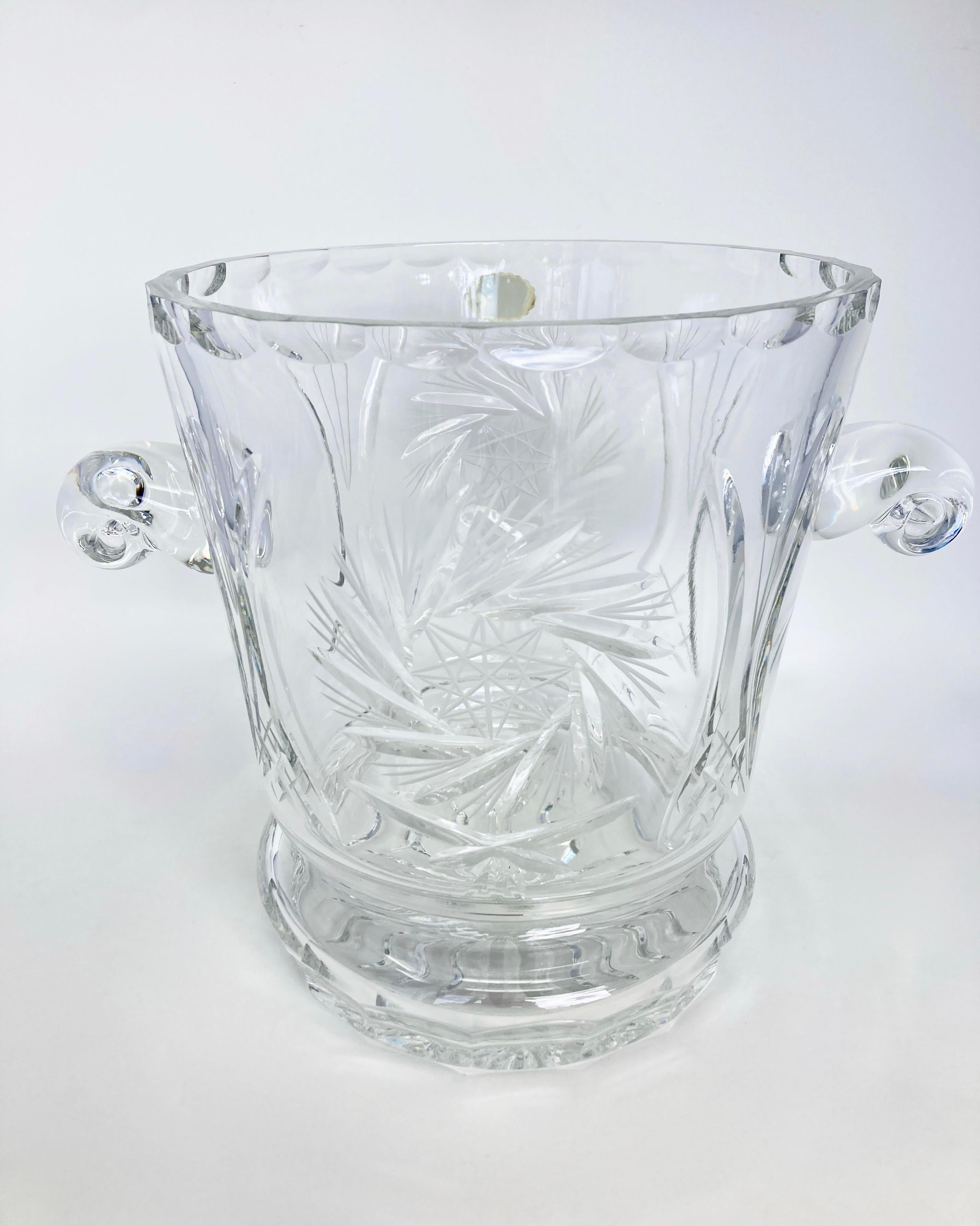 French 1980s Vintage Handmade Cut Crystal Champagne Bucket by Les Grands Ducs In Good Condition For Sale In COLMAR, FR