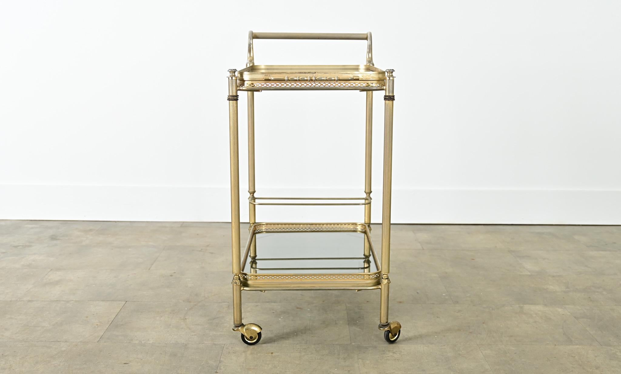 Chariot de bar vintage Hollywood Regency français Bon état - En vente à Baton Rouge, LA