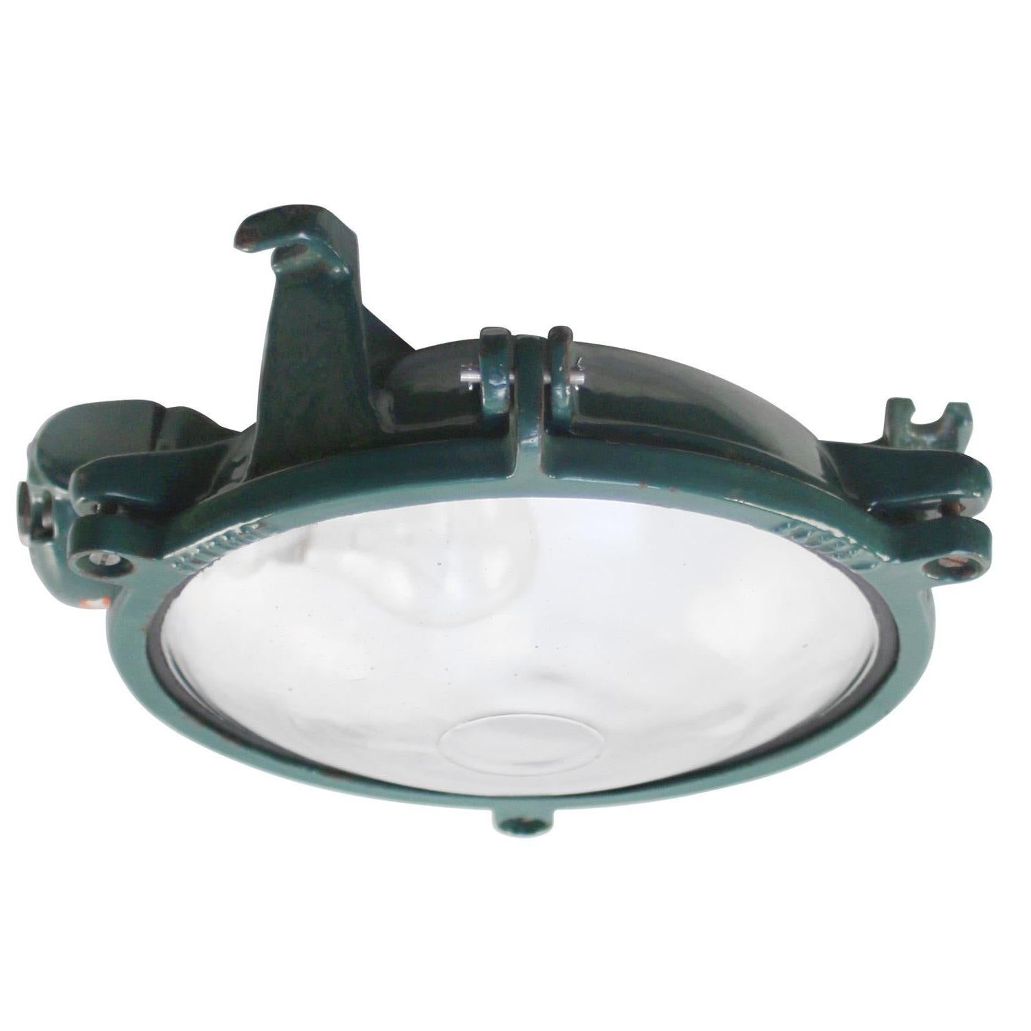 French Industrial wall / ceiling lamp by Sammode, France, model 547T1A
Green cast iron with clear glass.

Weight : 6.40 kg / 14.1 lb

B22 bulb holder

Priced per individual item. All lamps have been made suitable by international standards for