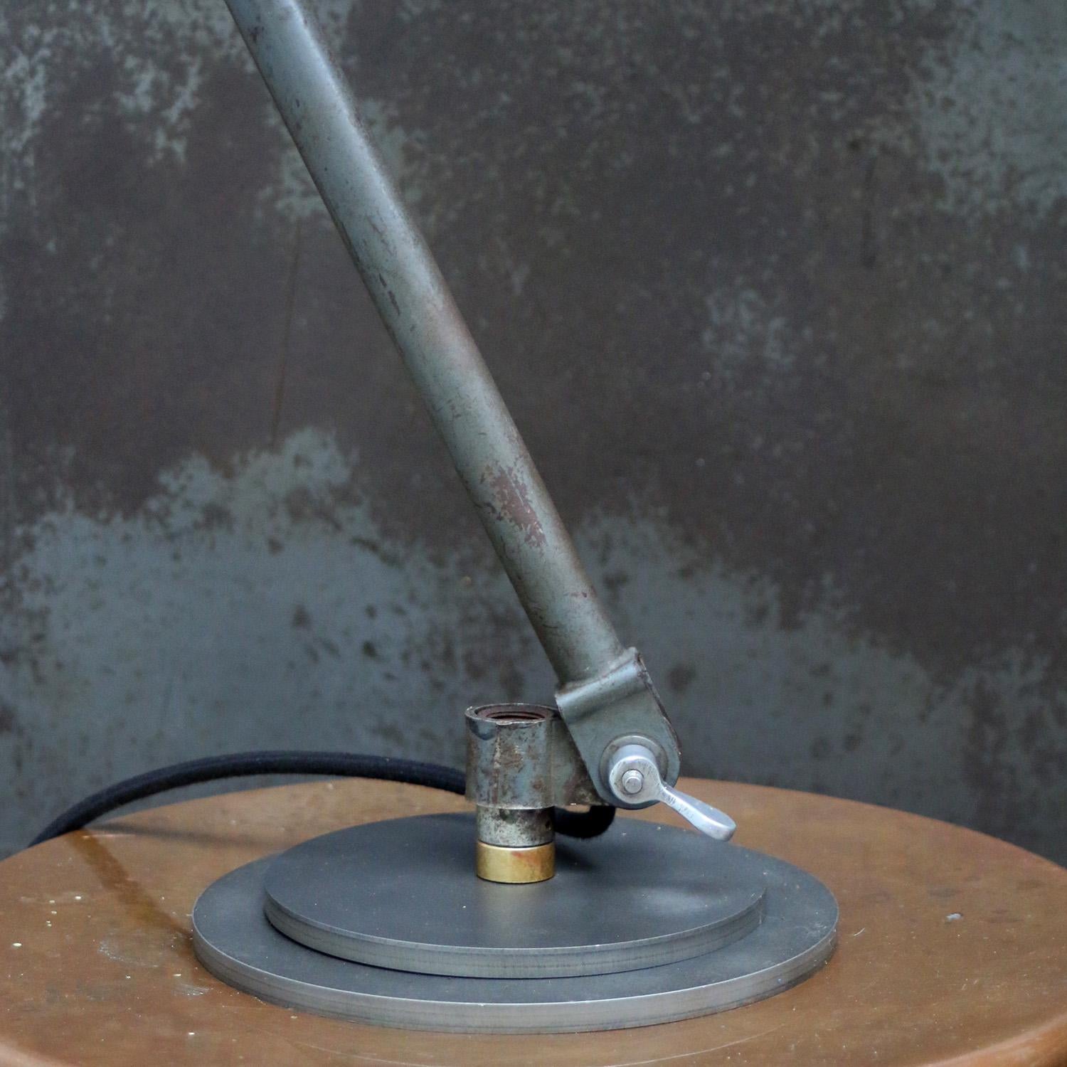 Lampe de table Machinist française vintage industrielle en métal gris Bon état - En vente à Amsterdam, NL