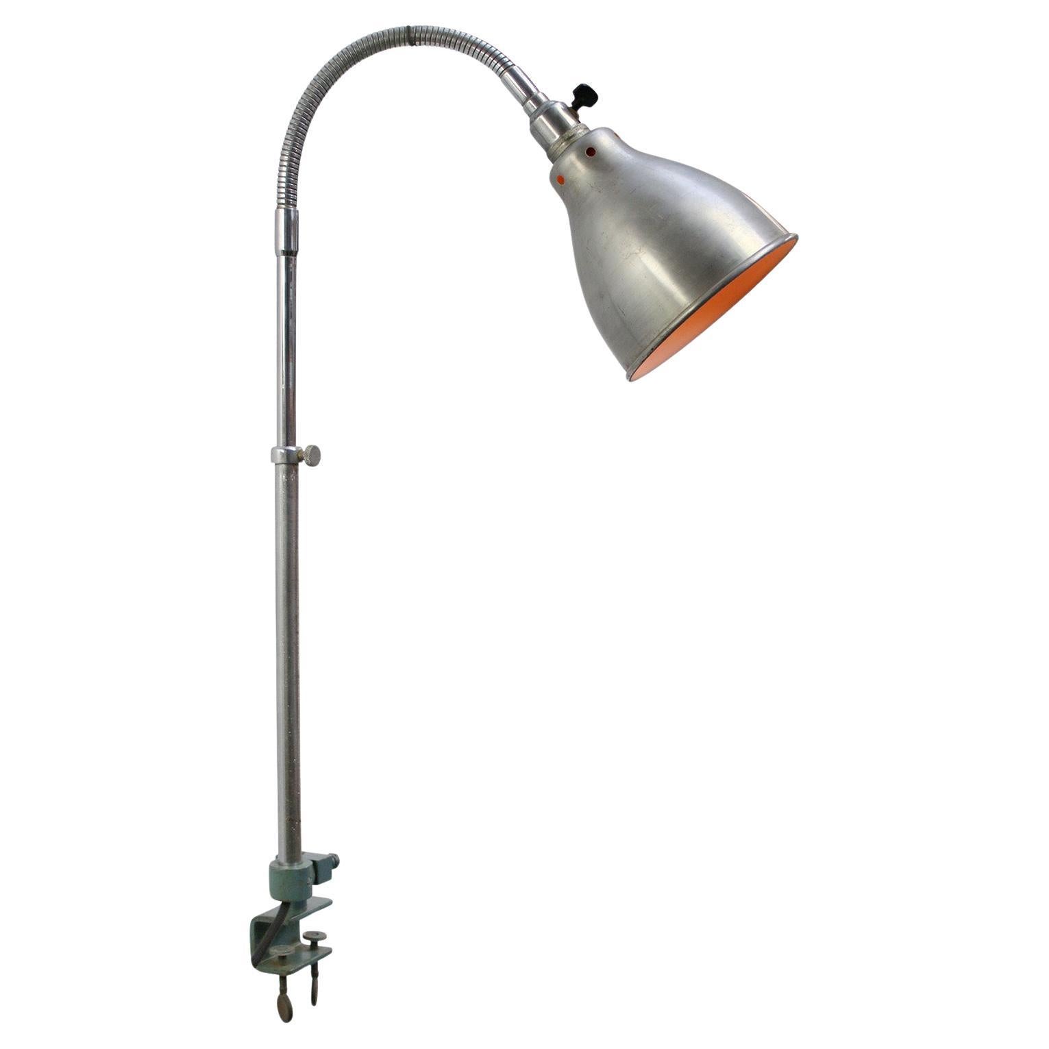 Lampe de table de machiniste en métal d'origine industrielle française par Ki-É-Klair