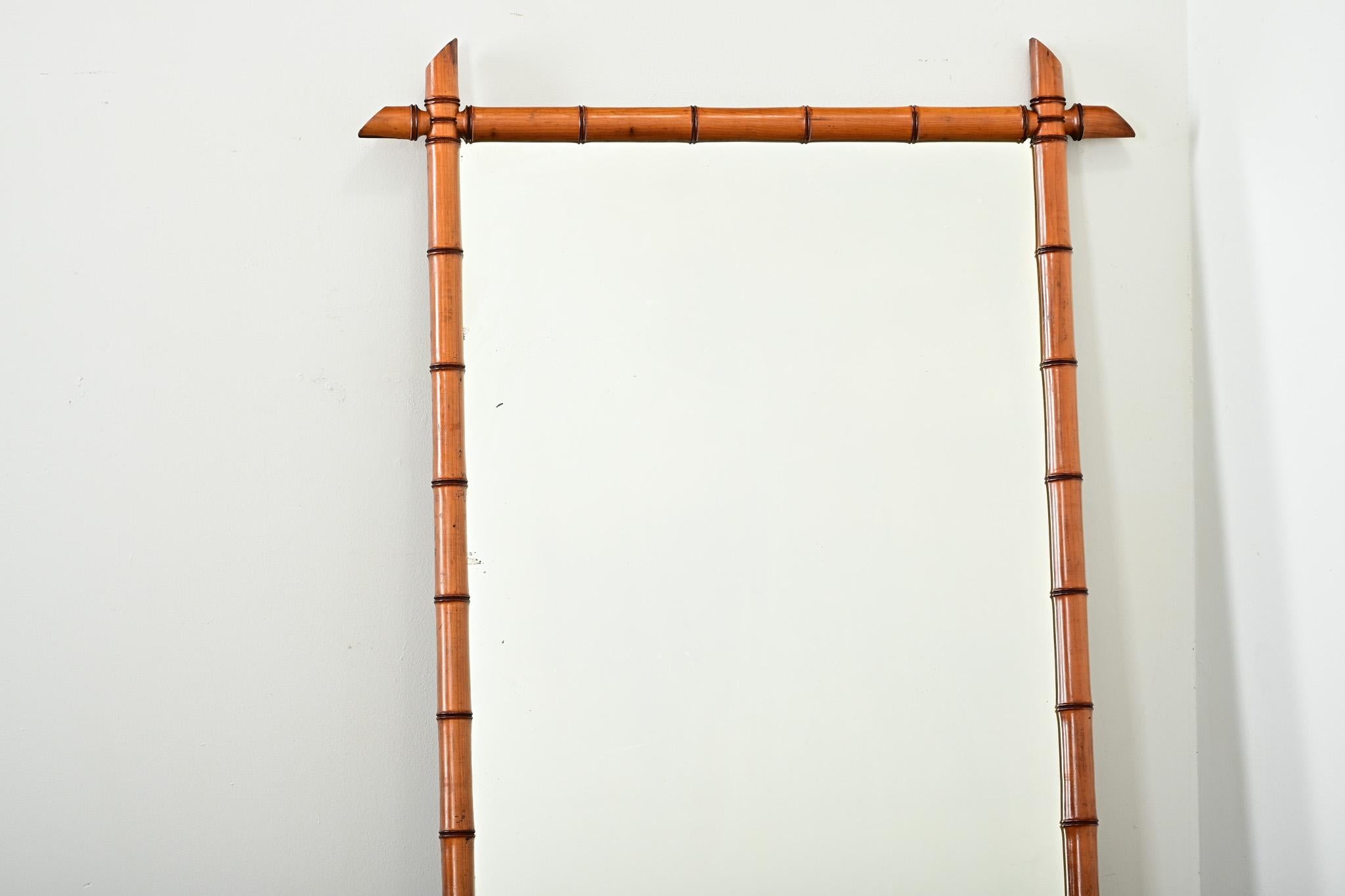 Chinoiseries Grand miroir en faux bambou vintage français en vente