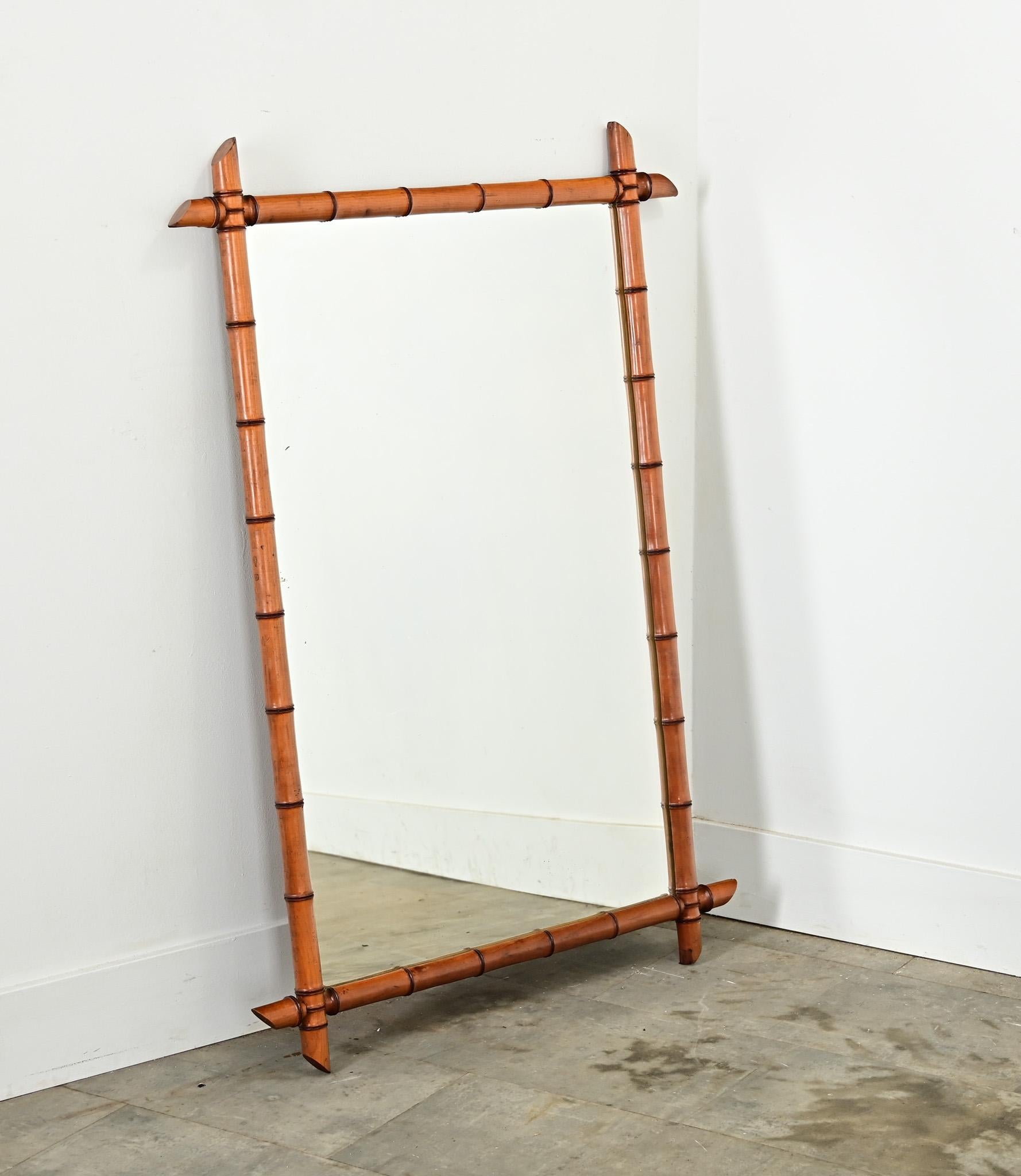 20ième siècle Grand miroir en faux bambou vintage français en vente