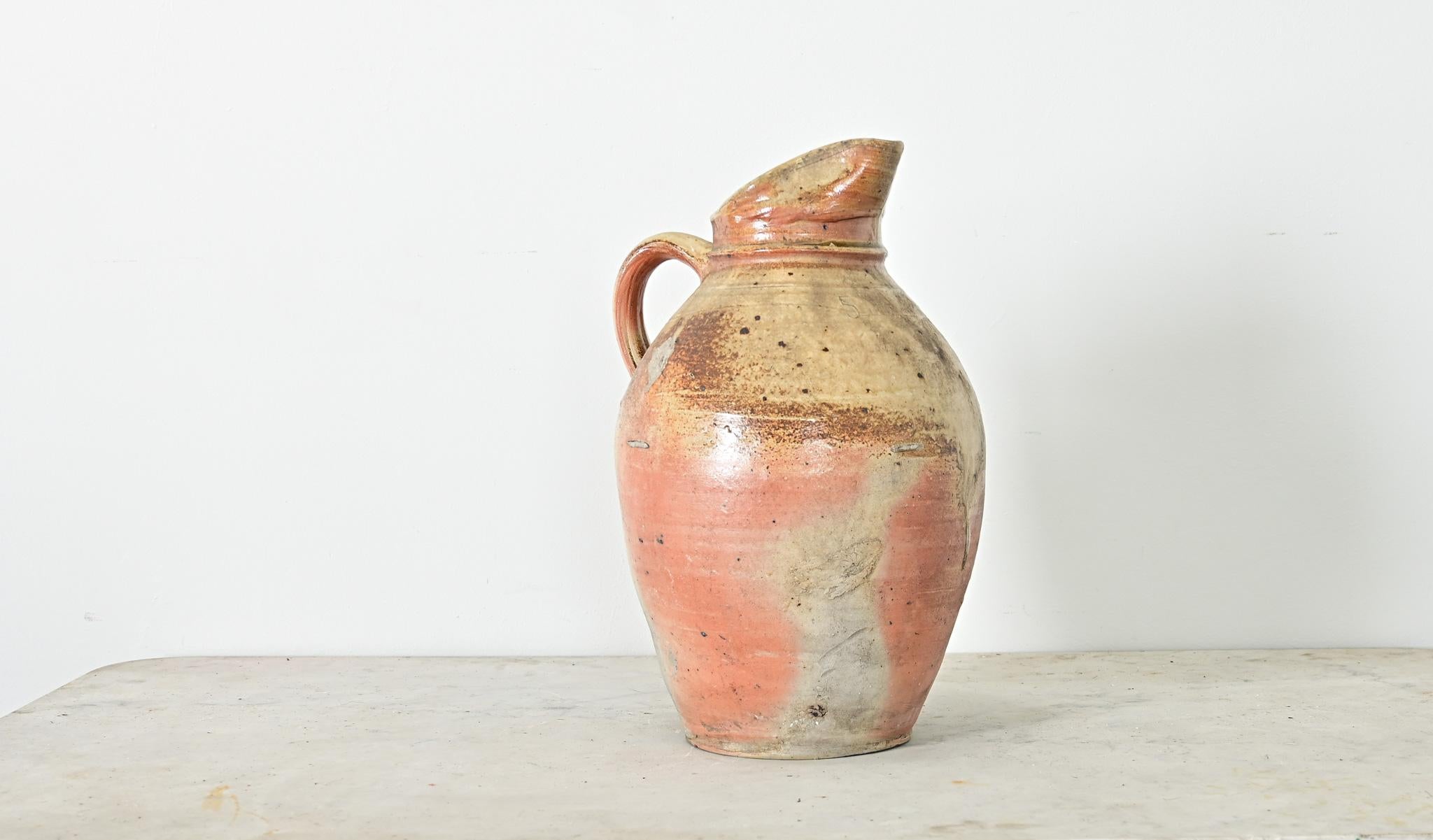 French Vintage Large Stoneware Pitcher (Steingut) im Angebot
