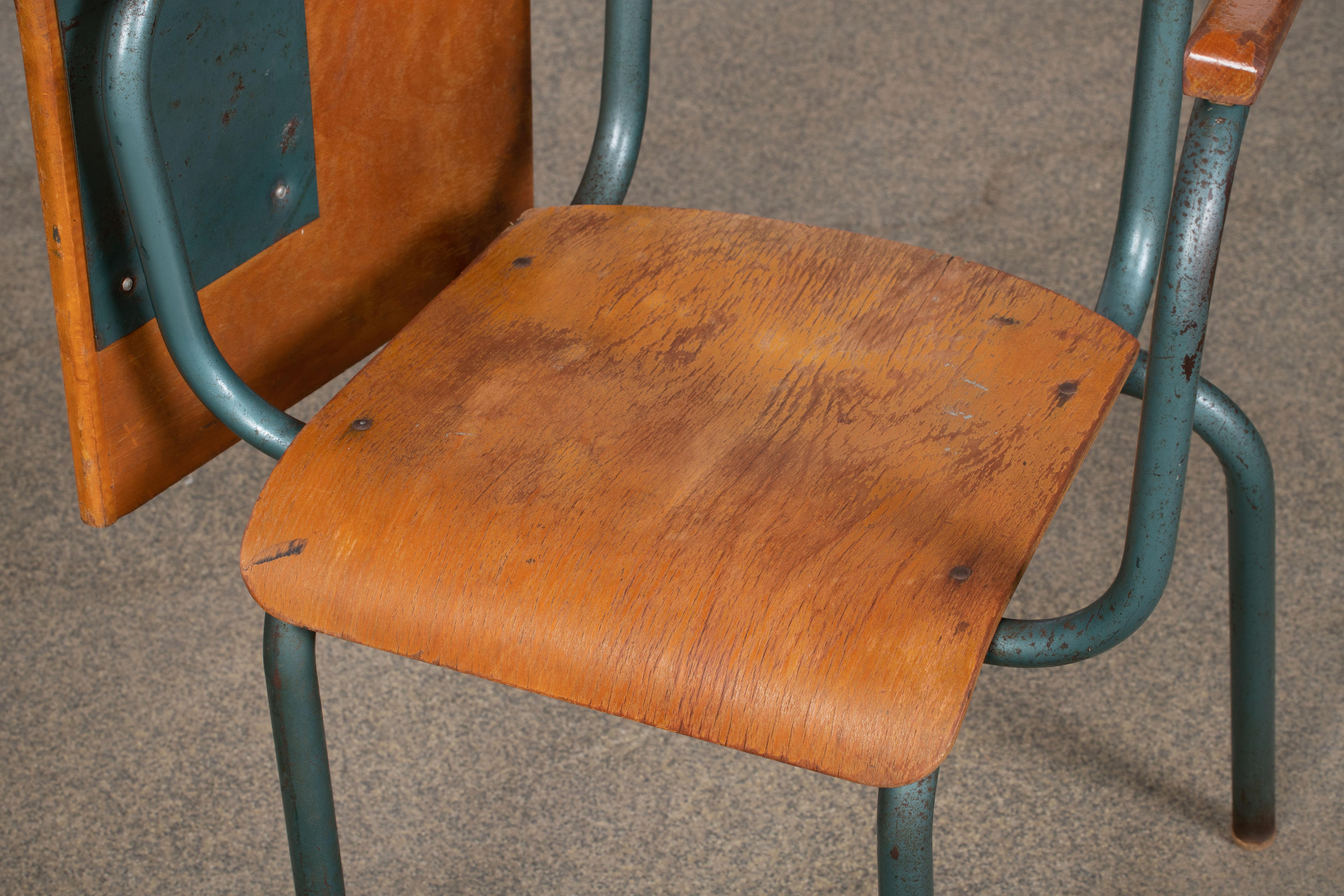 French Vintage Lecture Hall Chair in the Manner of Prouvé In Good Condition For Sale In Wiesbaden, DE