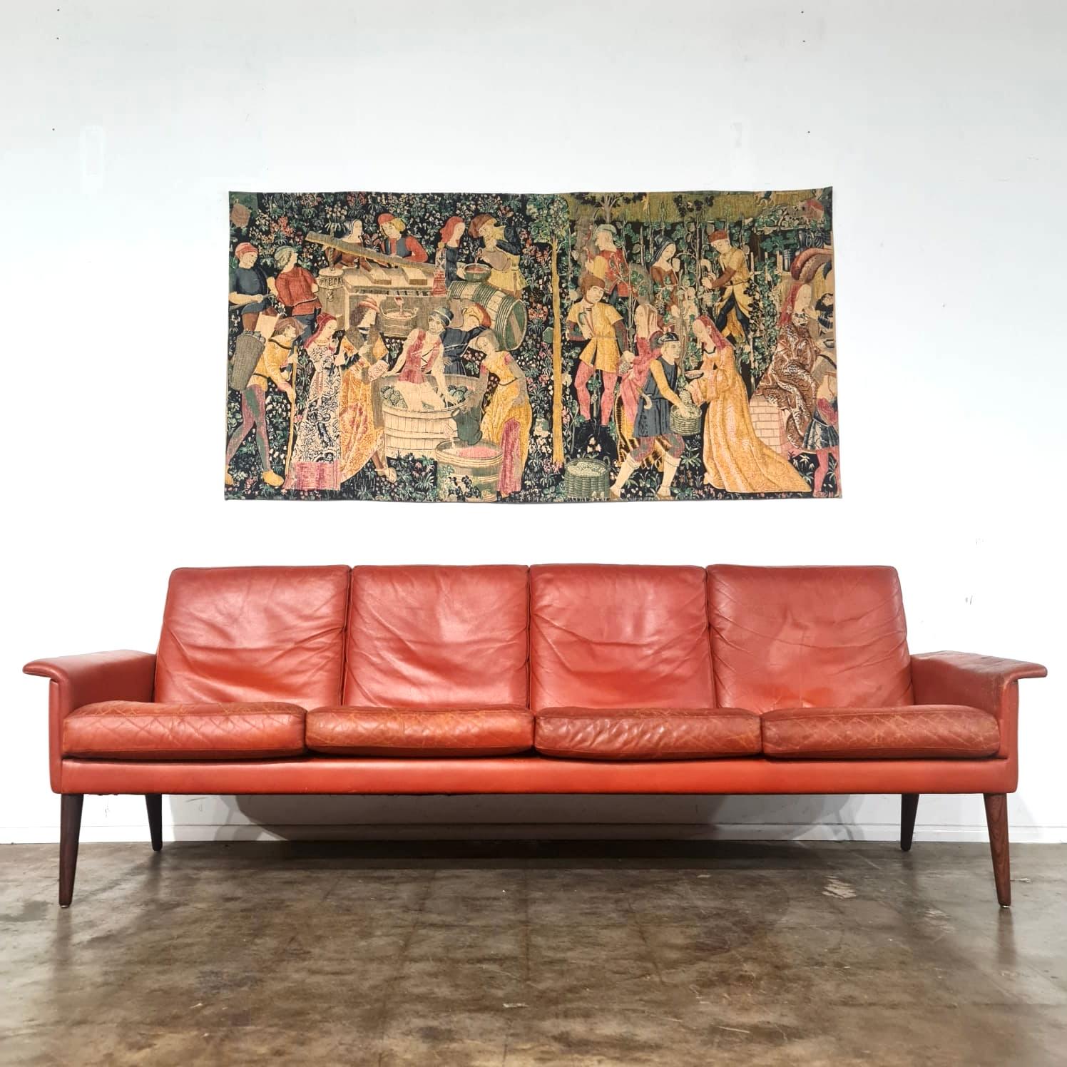 Mille Fleur Wandteppich mit einer Darstellung der Weinherstellung aus der Zeit um 1500. Das originale Meisterwerk hängt im Museum von Cluny in Paris. Dieses hochwertige, sehr detaillierte Stück wurde wahrscheinlich in den 1960er bis 70er Jahren