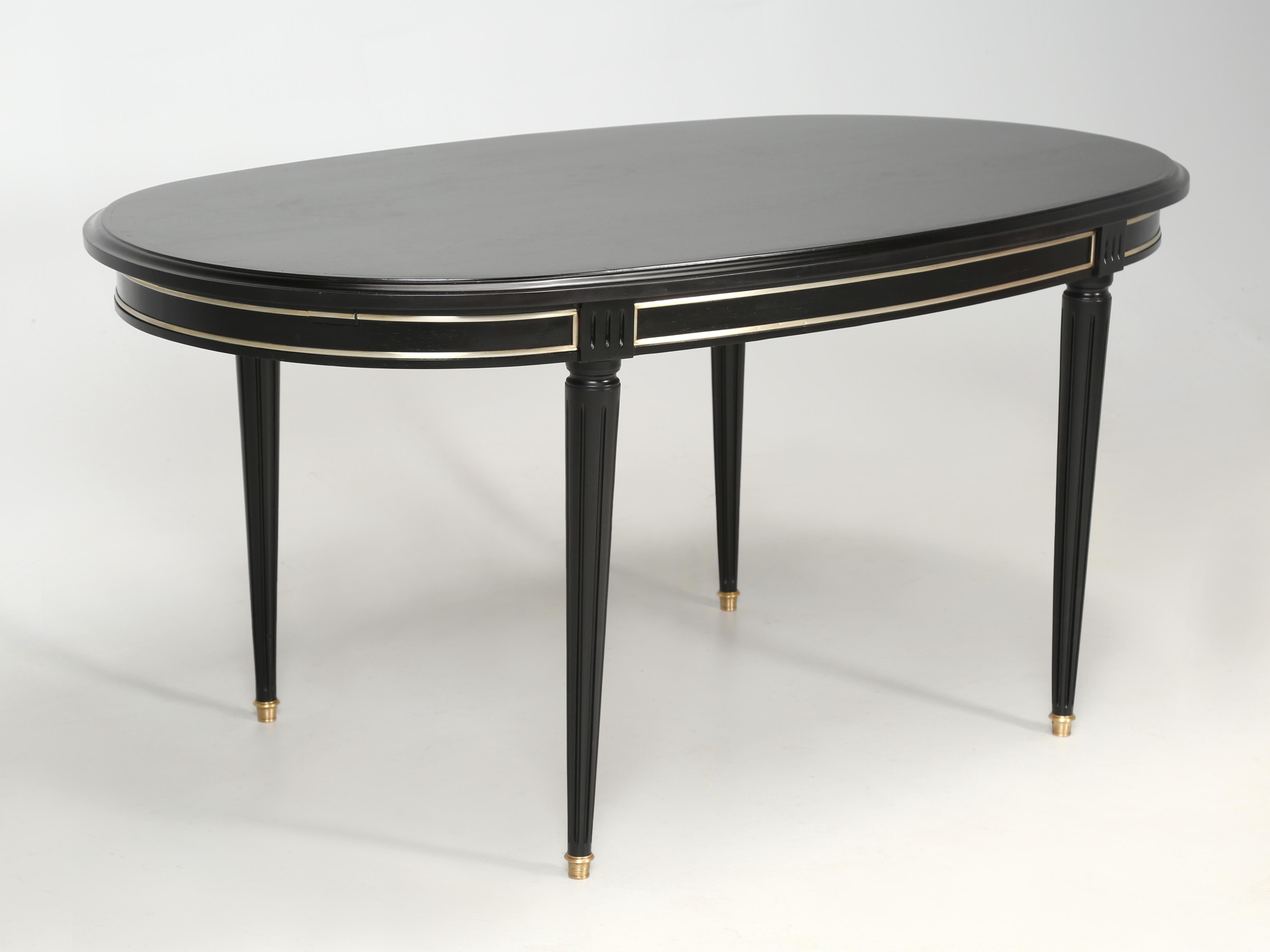 French Vintage Louis XVI Style Ebonized Oval Dining Table, Completely Restored In Good Condition In Chicago, IL