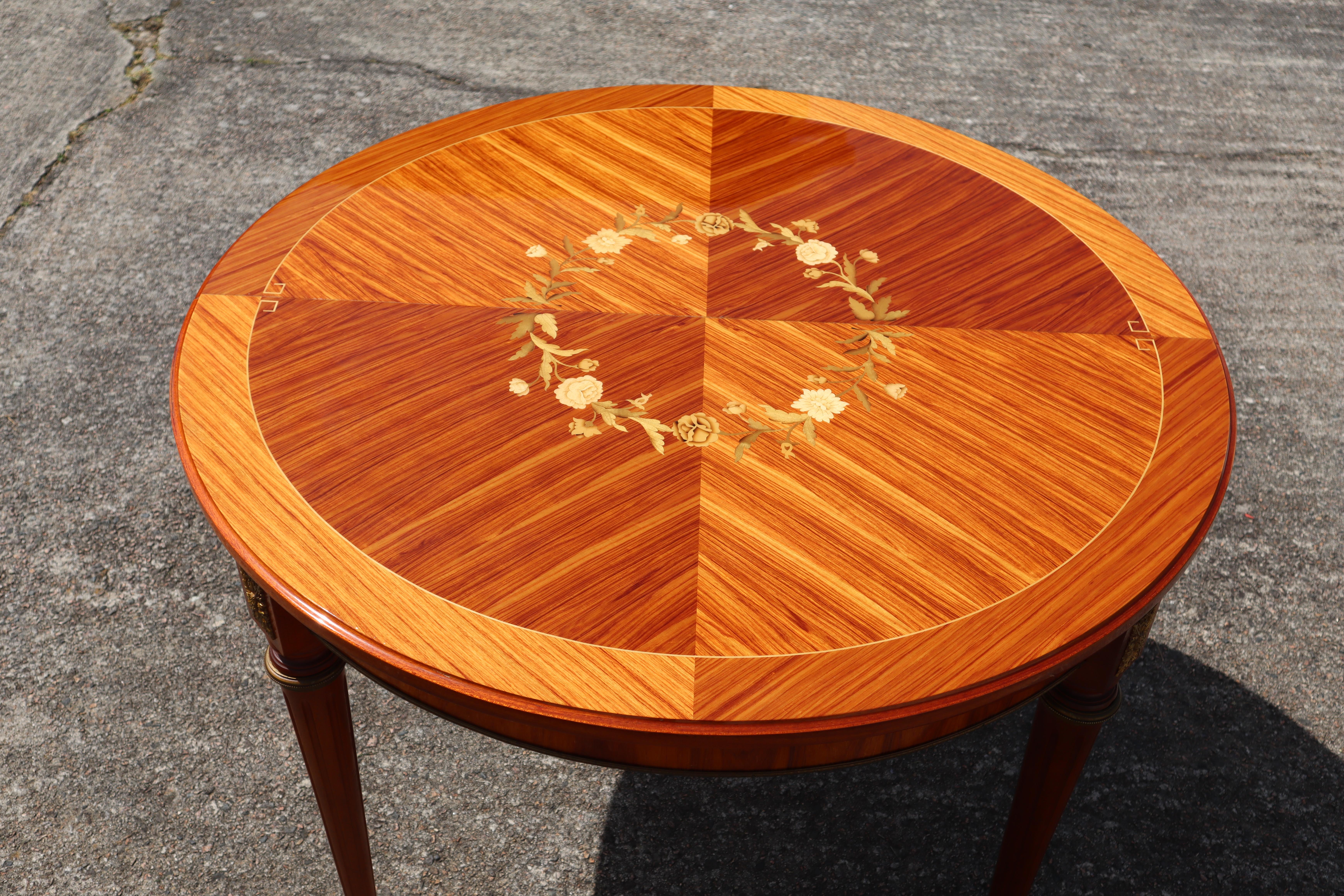 French Vintage Louis XVI Style High Gloss Rosewood Marquetry Dining Table-60s In Good Condition In Bussiere Dunoise, Nouvel Aquitaine