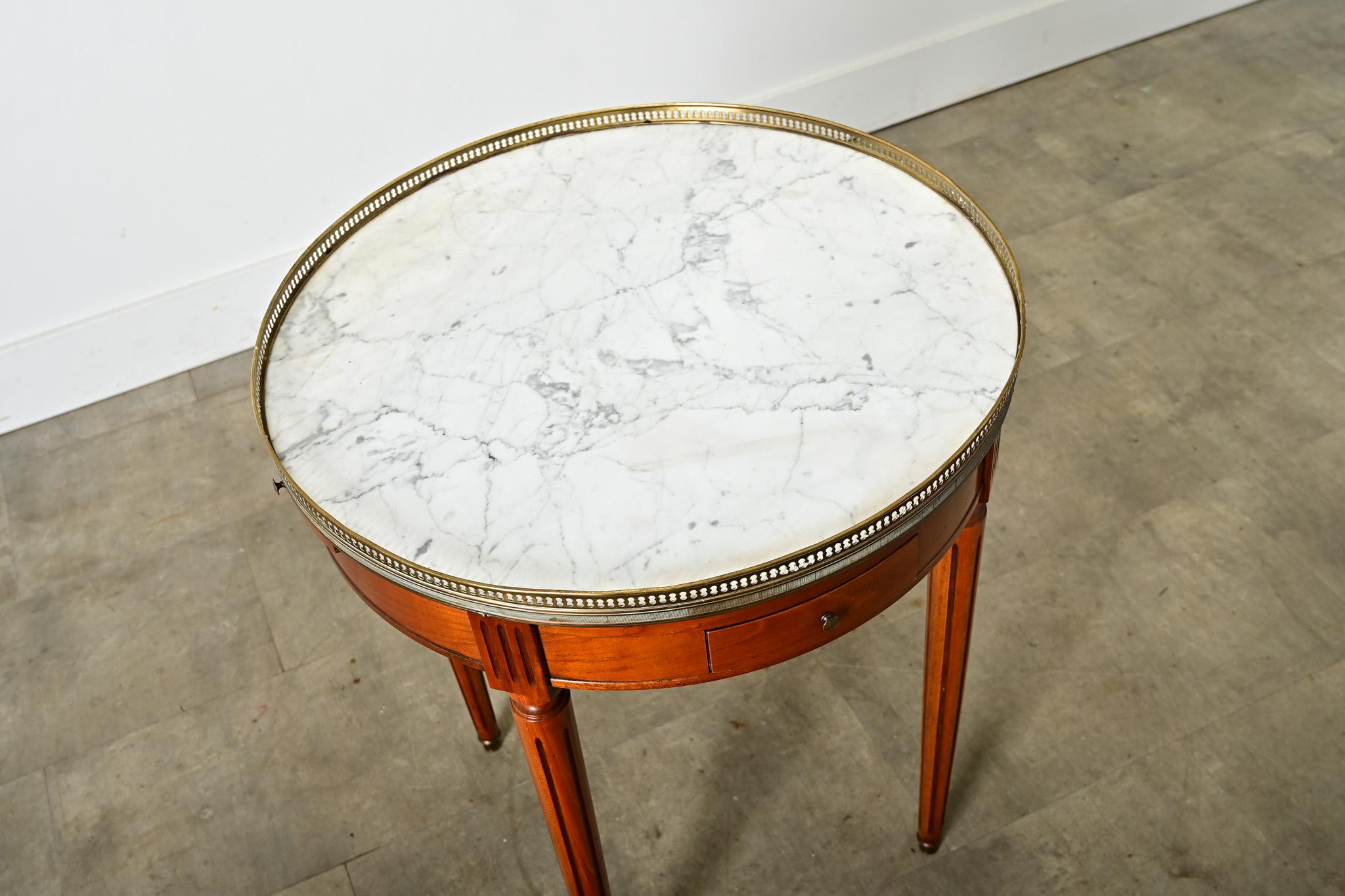 Mesa Bouillotte Gueridon Vintage Francesa de Caoba Tallado en venta