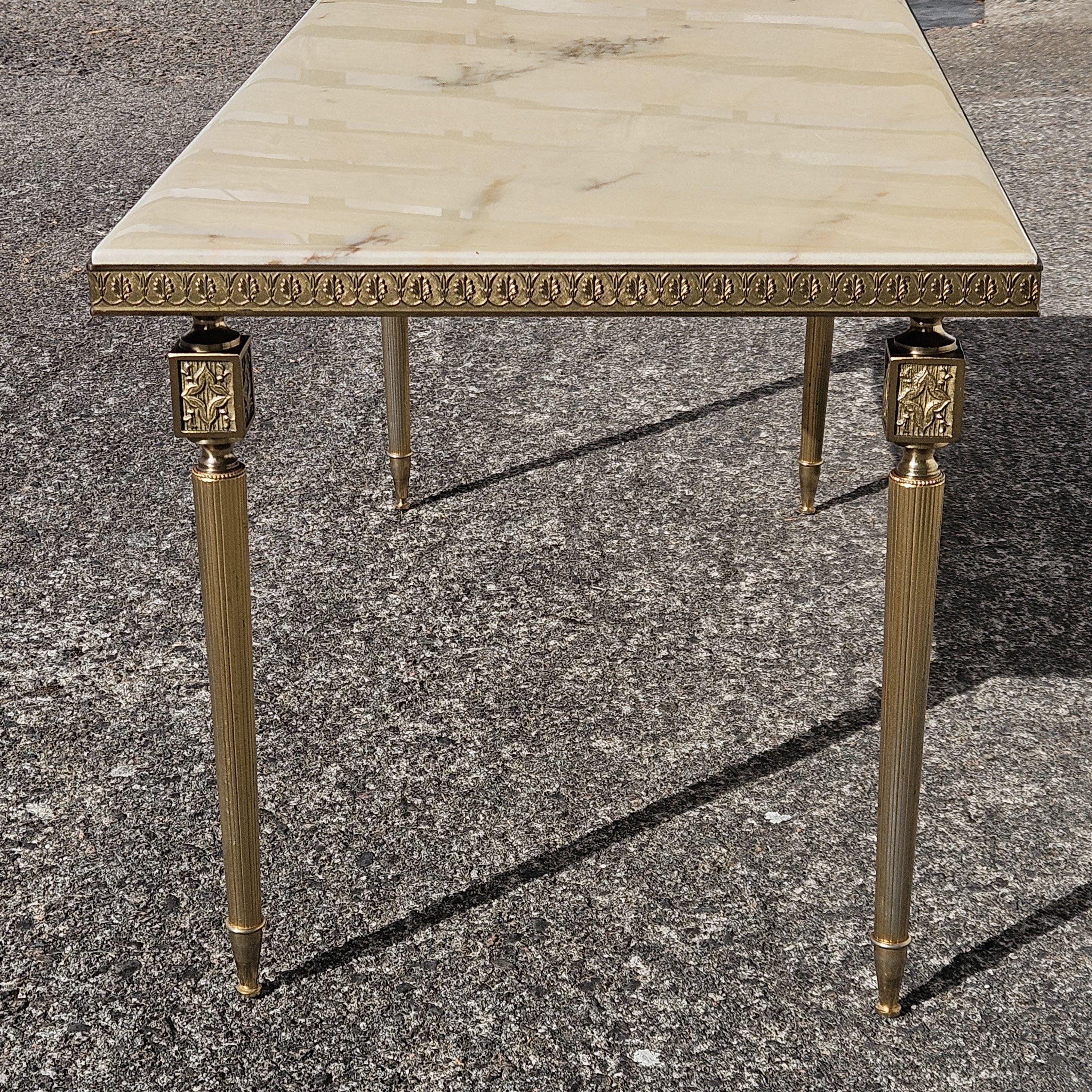Mesa de centro francesa vintage de mármol y latón-Mesa de salón-Estilo Regencia años 60 en venta 2