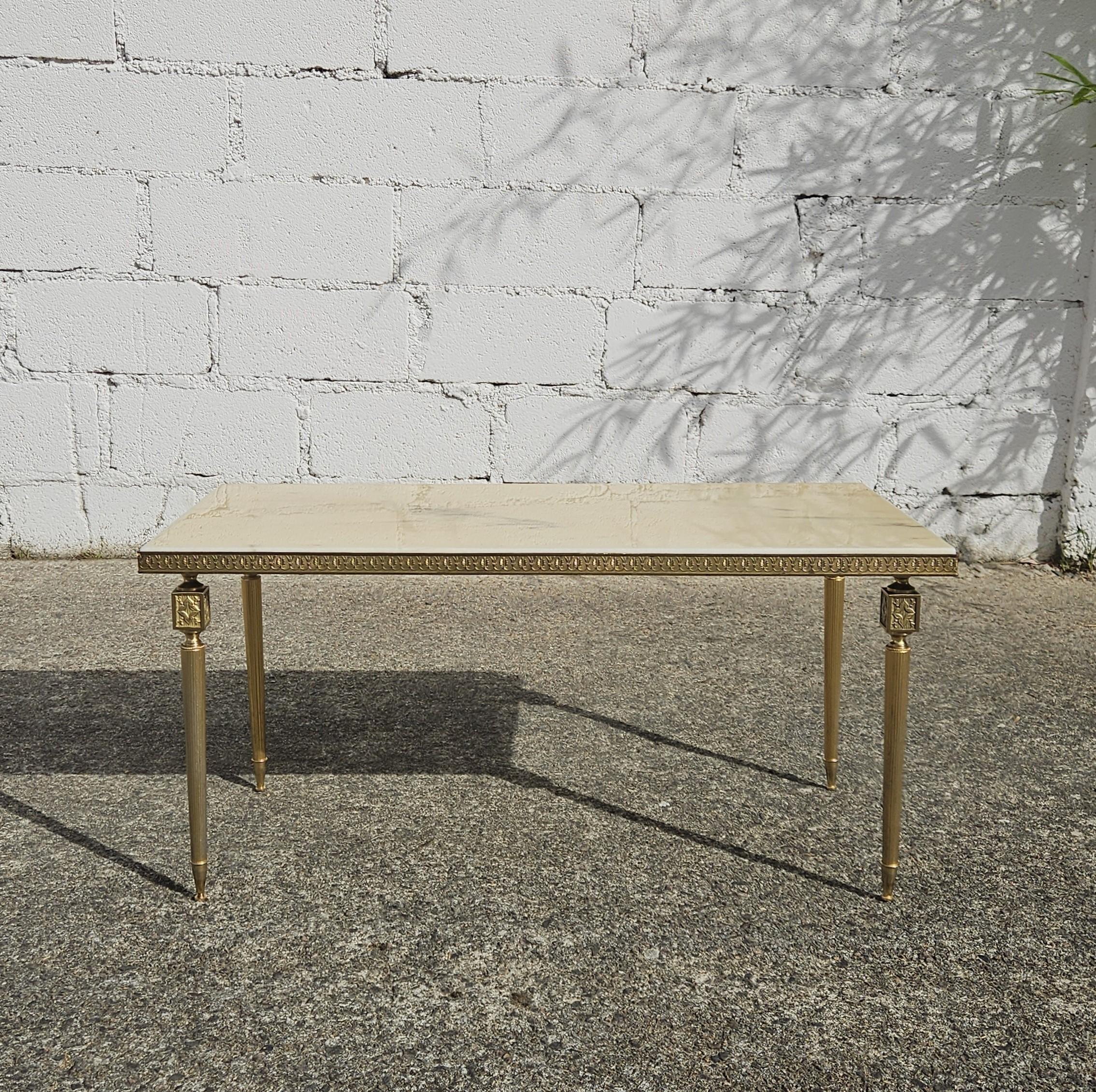 Mesa de centro francesa vintage de mármol y latón-Mesa de salón-Estilo Regencia años 60 Francés en venta
