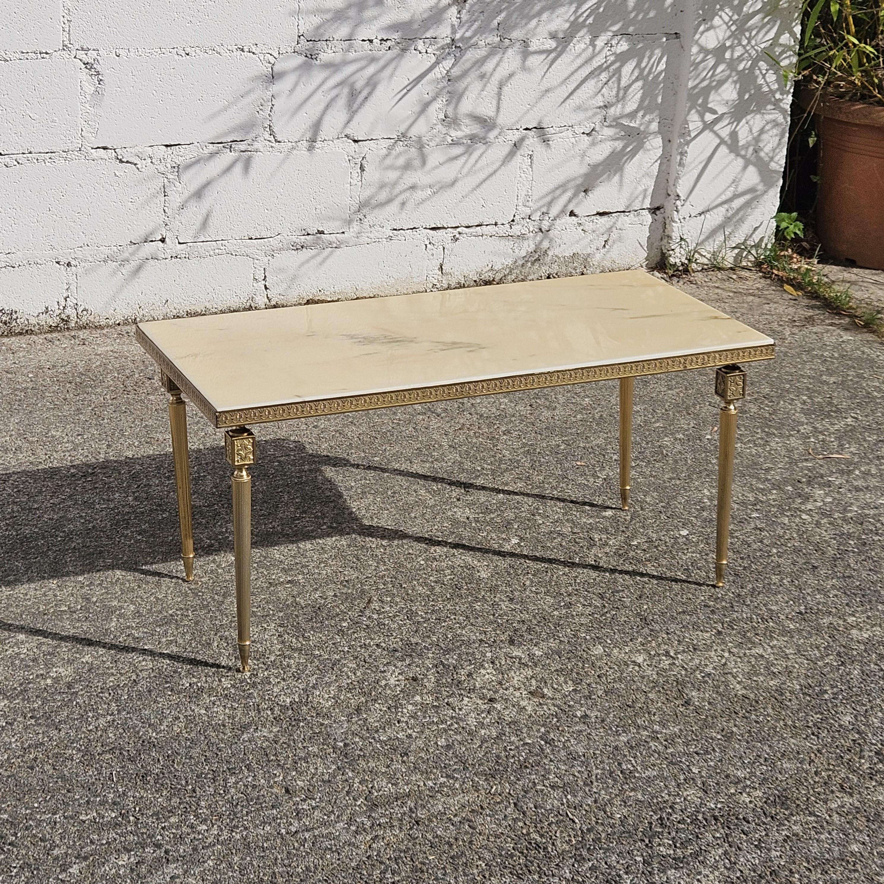 Mesa de centro francesa vintage de mármol y latón-Mesa de salón-Estilo Regencia años 60 en Bueno estado para la venta en Bussiere Dunoise, Nouvel Aquitaine