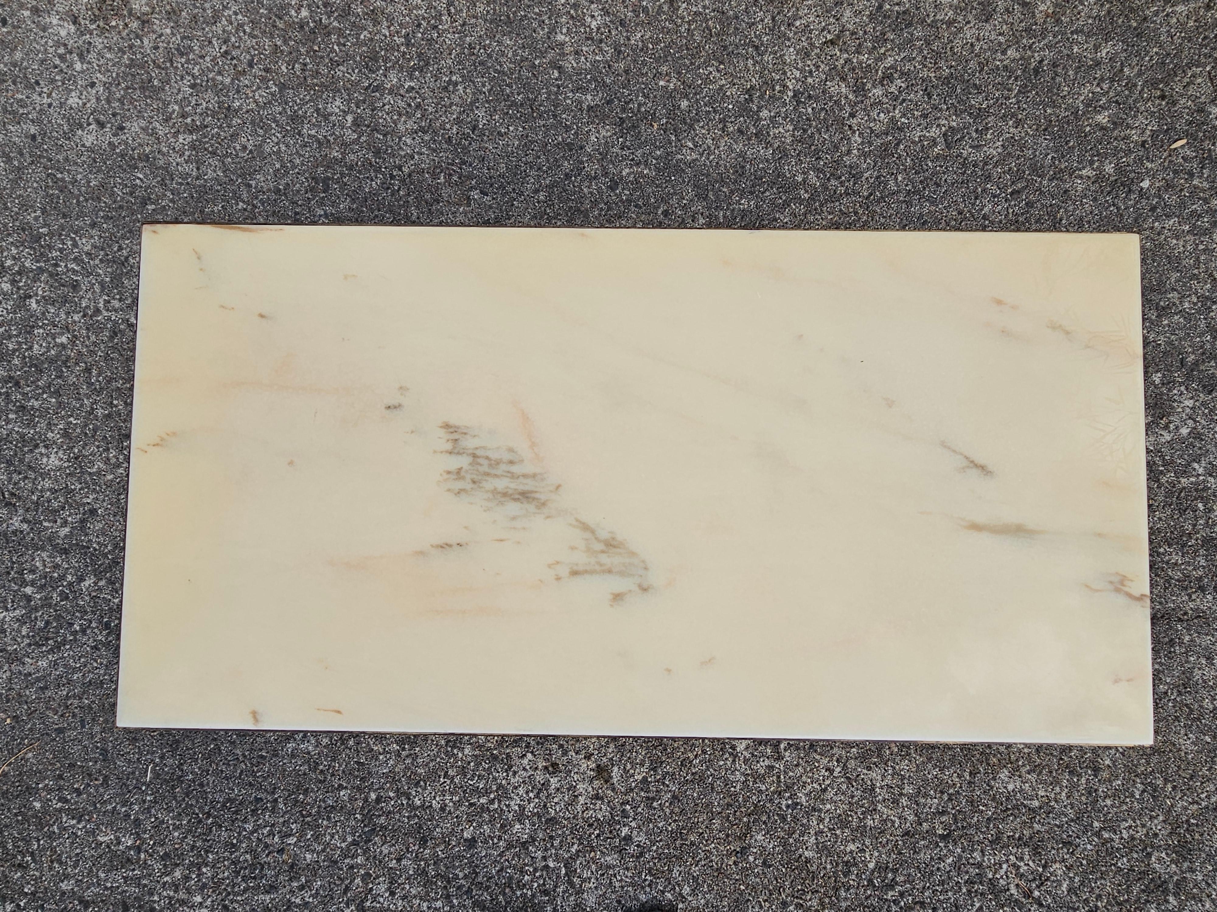 Mesa de centro francesa vintage de mármol y latón-Mesa de salón-Estilo Regencia años 60 en venta 1