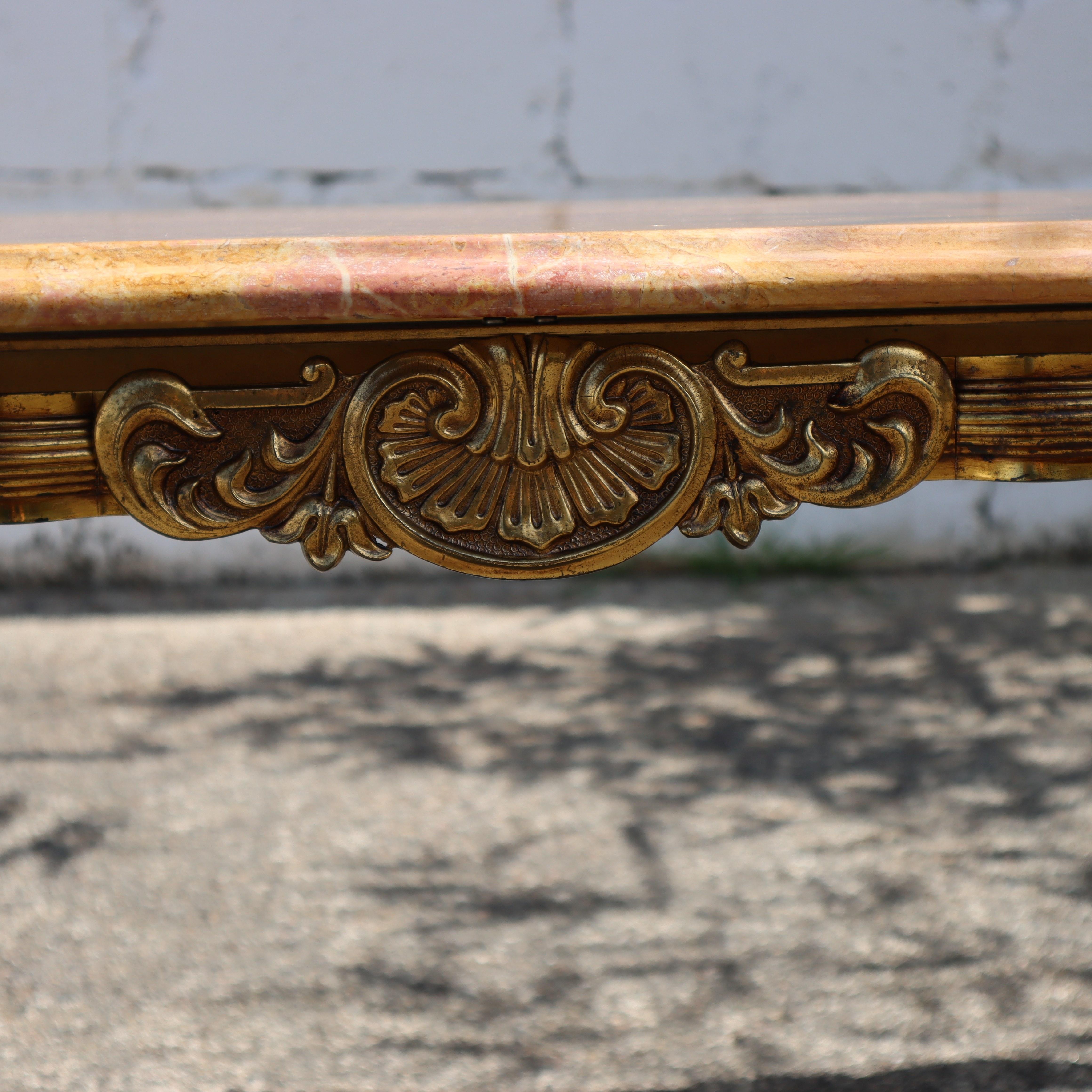 Mesa baja vintage francesa de mármol y latón - Mesa de salón -Estilo Luis XV en venta 7