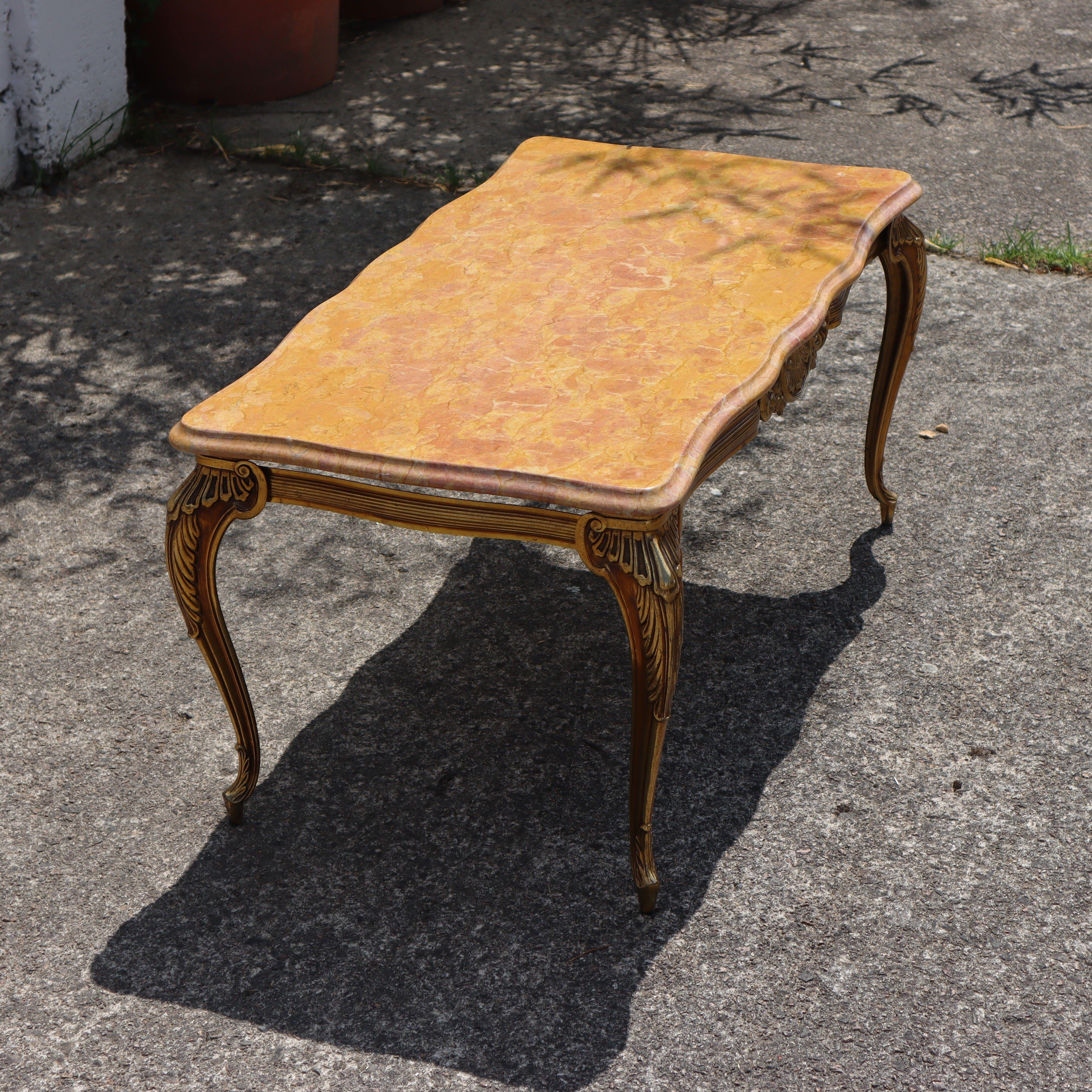 Mesa baja vintage francesa de mármol y latón - Mesa de salón -Estilo Luis XV en Bueno estado para la venta en Bussiere Dunoise, Nouvel Aquitaine