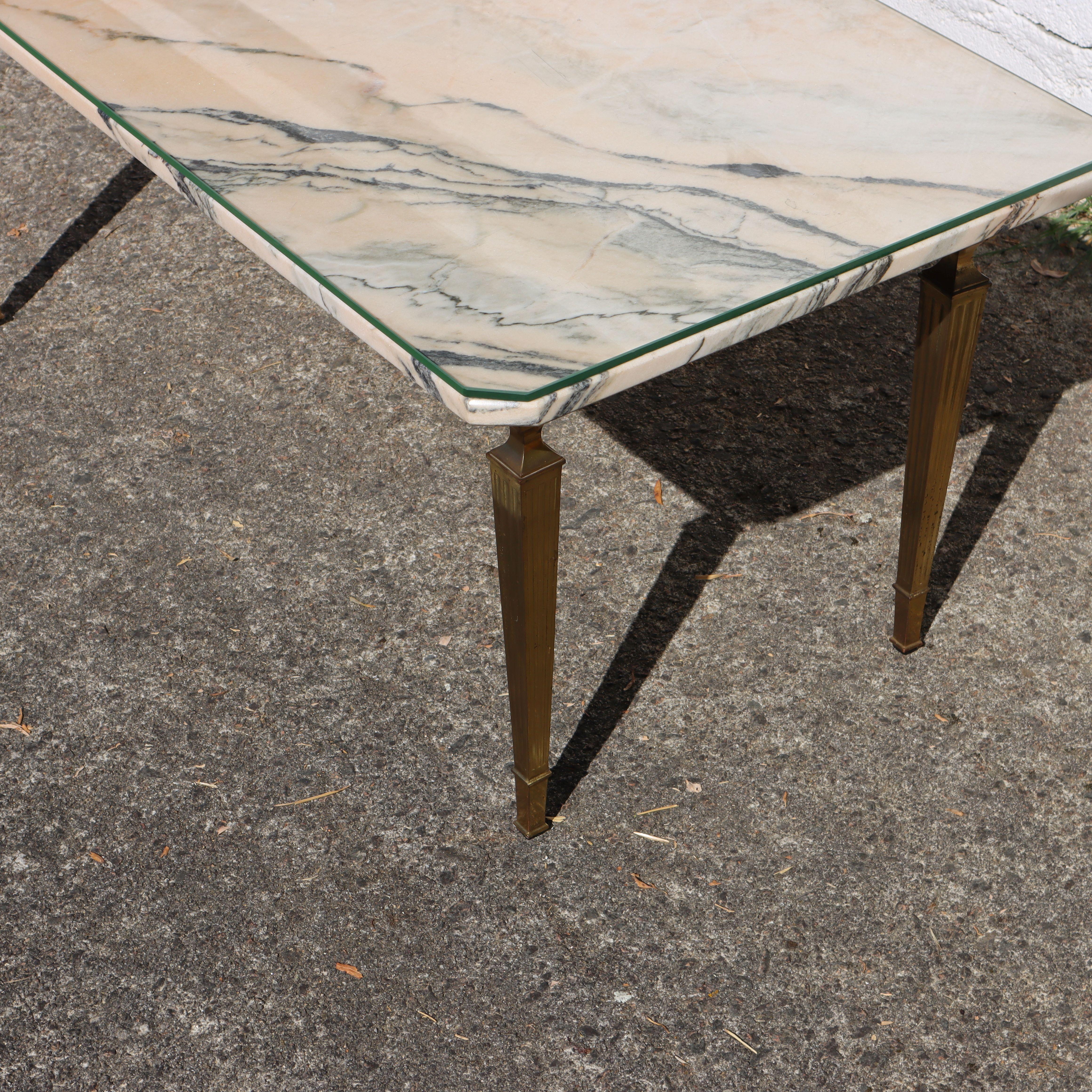Métal Table basse vintage française en marbre et laiton - Couvercle en verre optionnel - Table à cocktail en vente