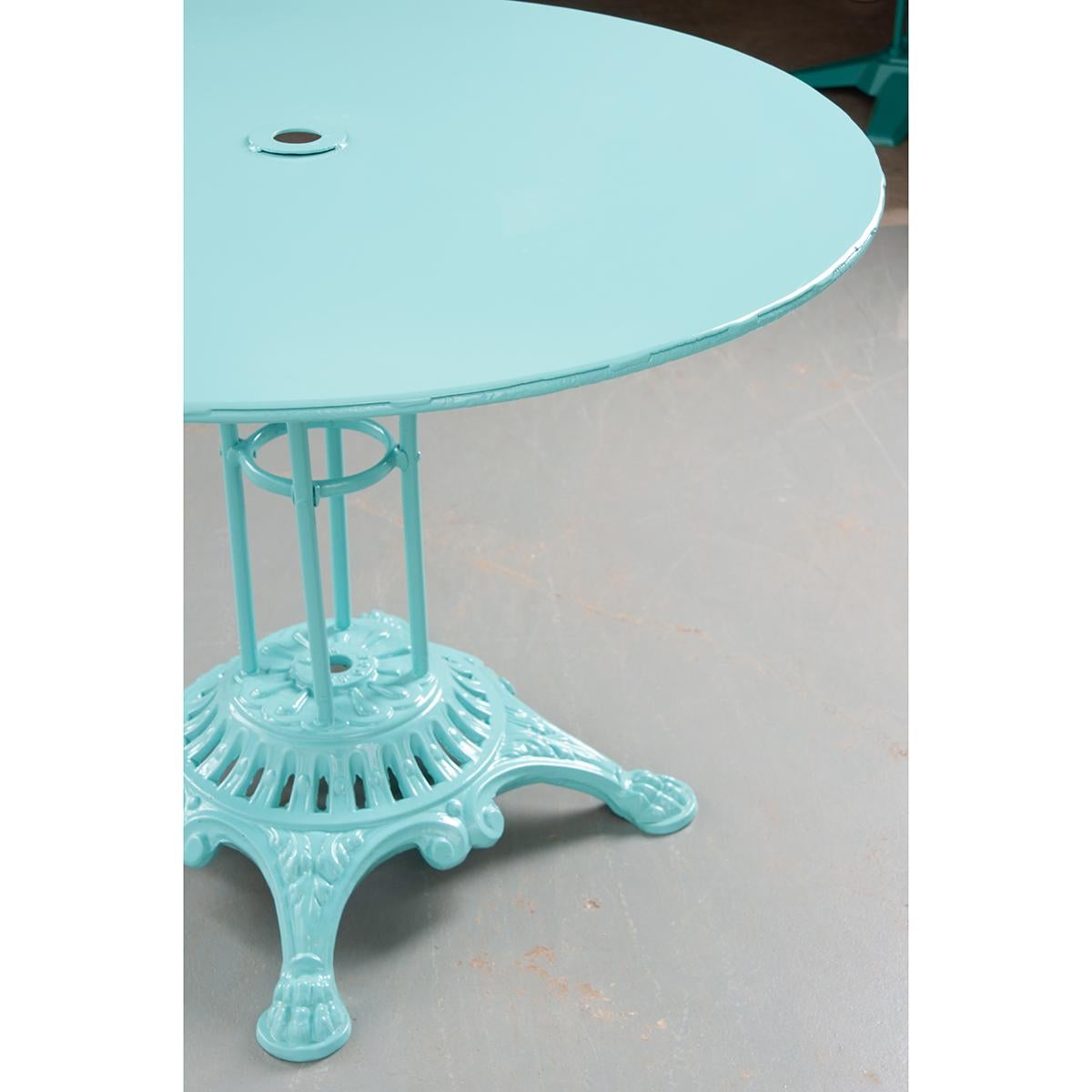 French Vintage Metal Garden Table In Good Condition For Sale In Baton Rouge, LA